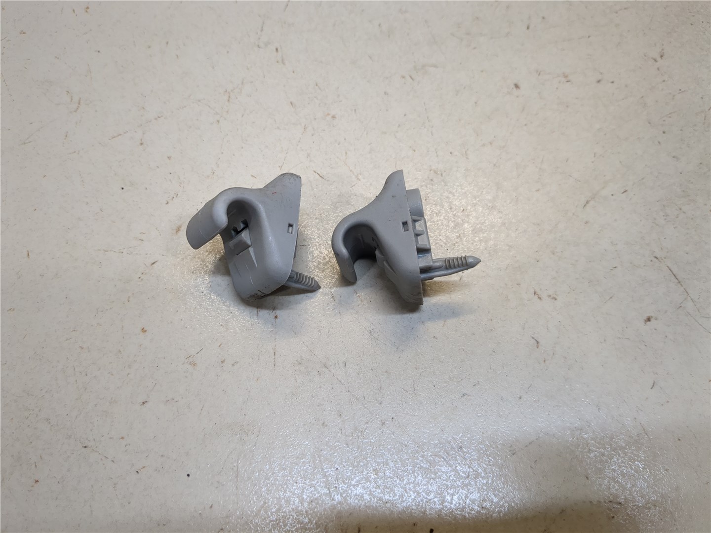 Кронштейн солнцезащитного козырька