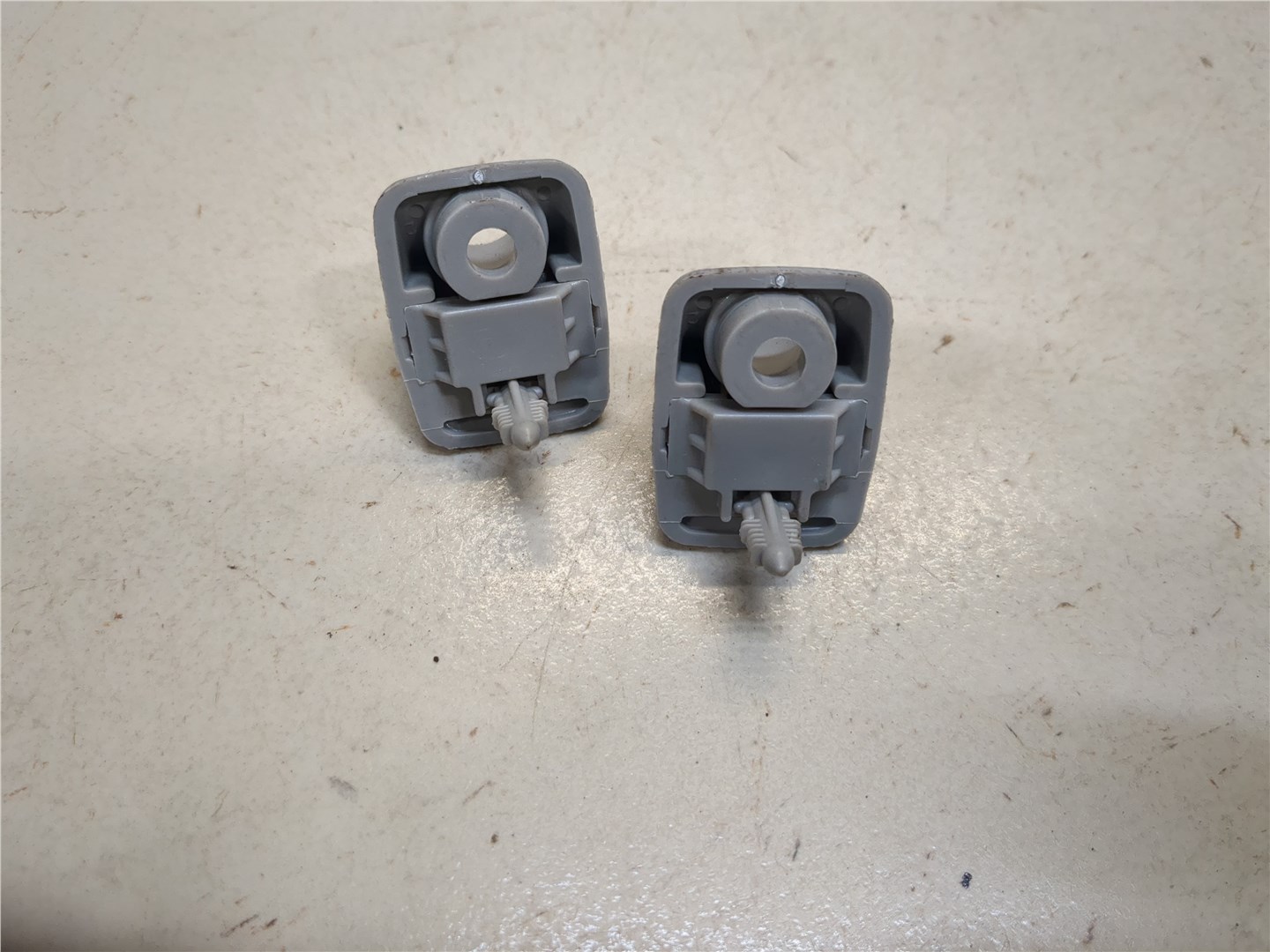 Кронштейн солнцезащитного козырька