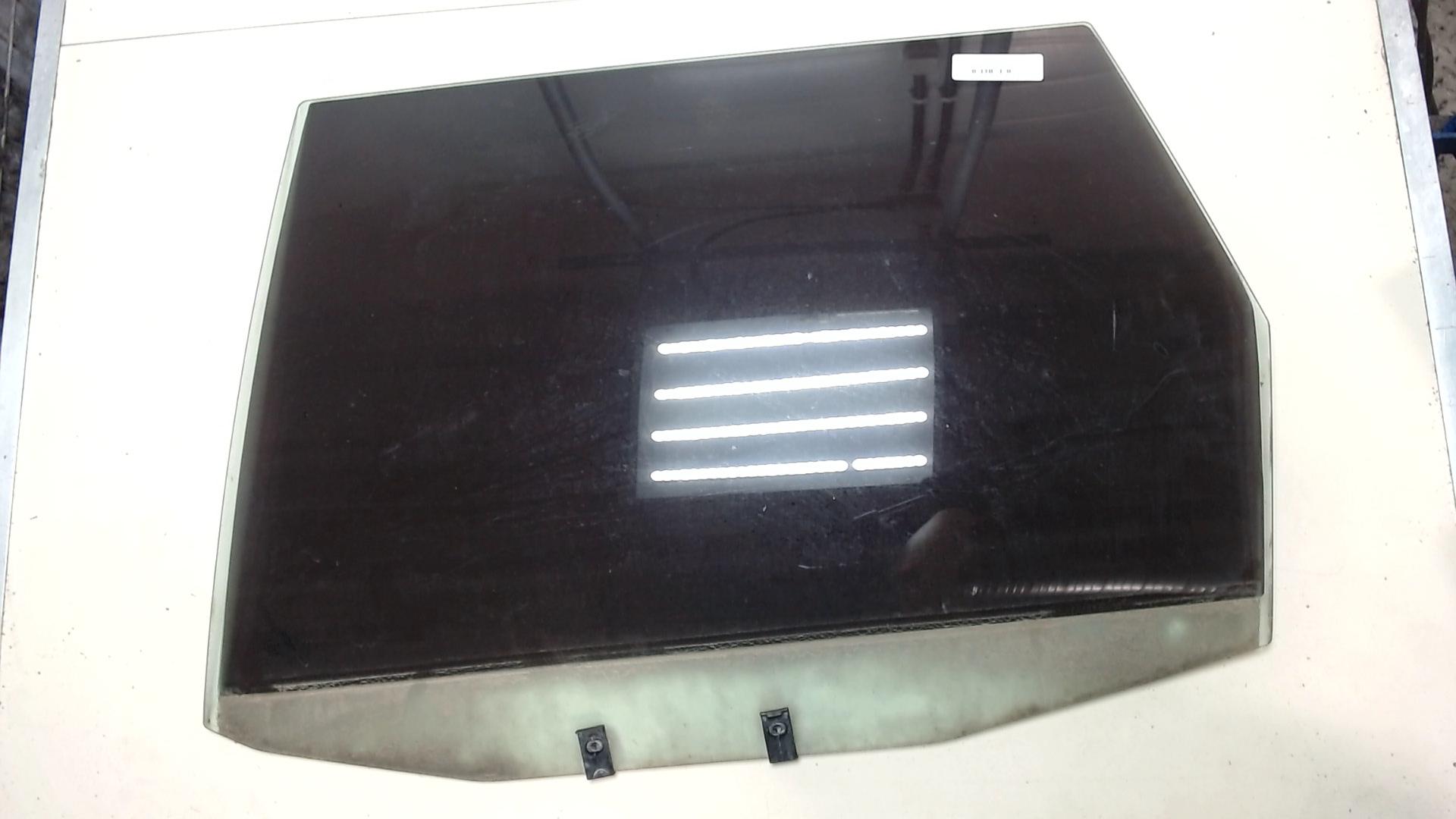 Стекло двери задней левой