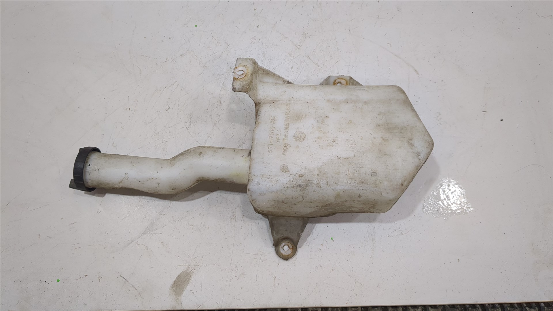 Бачок омывателя лобового стекла