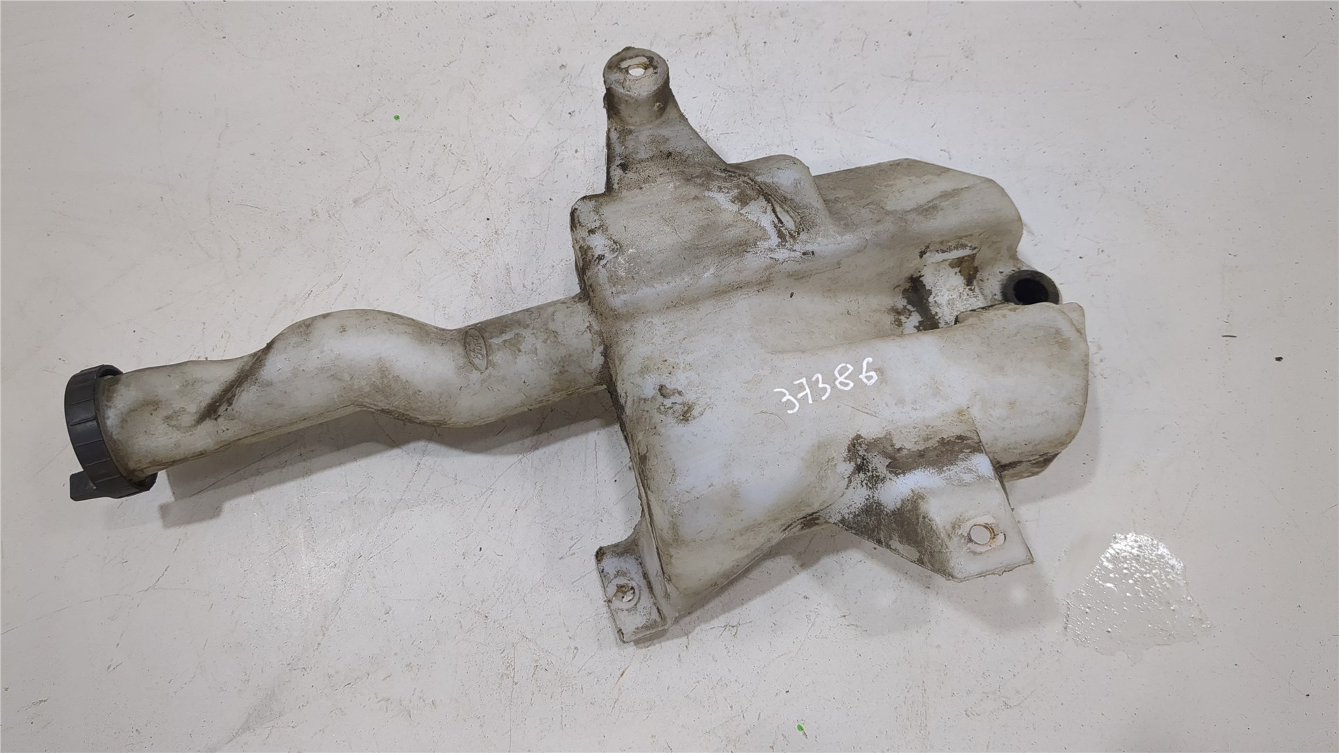 Бачок омывателя лобового стекла