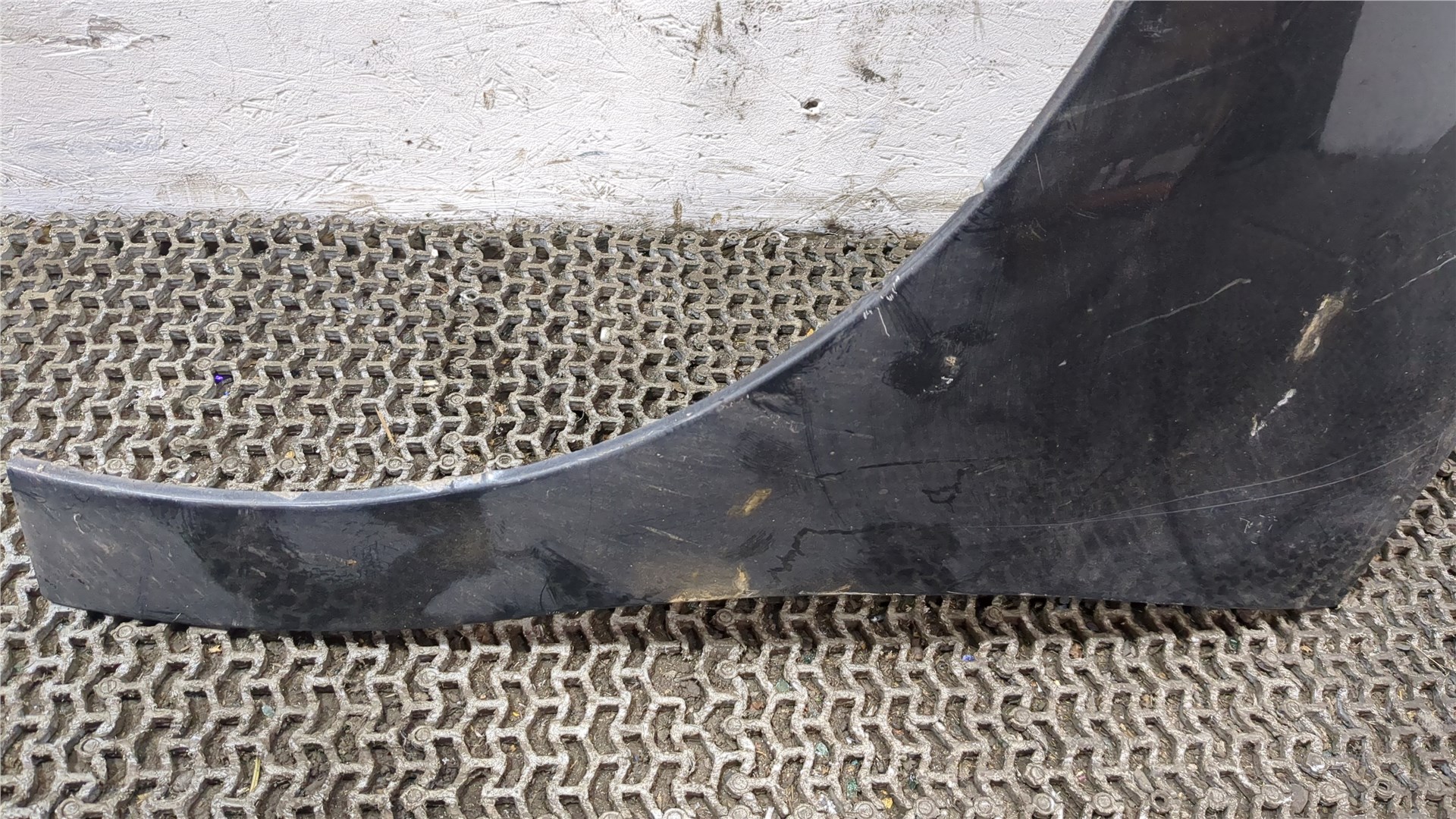 Крыло переднее левое