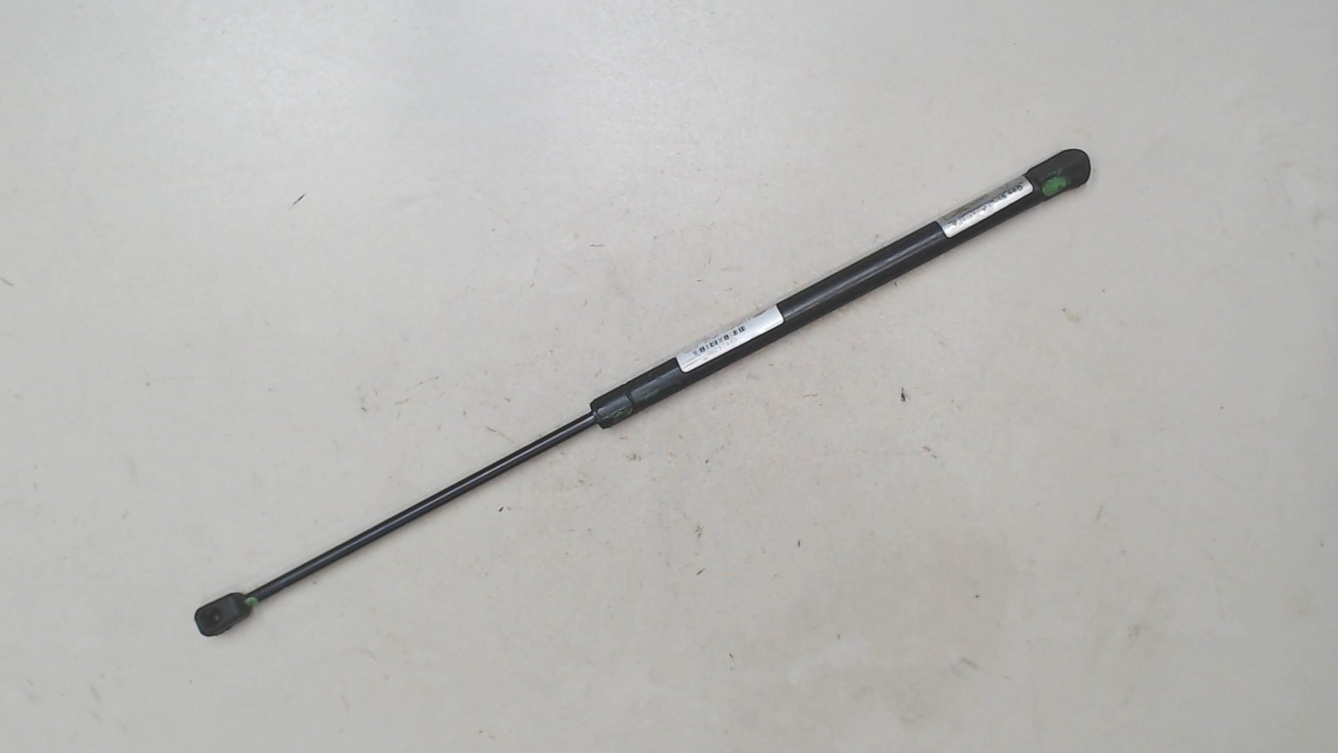 Амортизатор капота