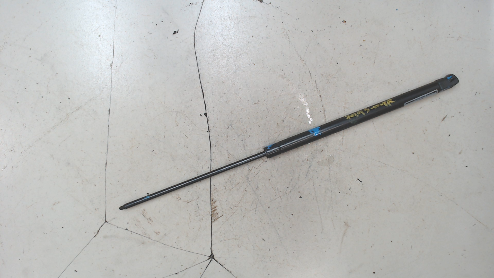 Амортизатор капота