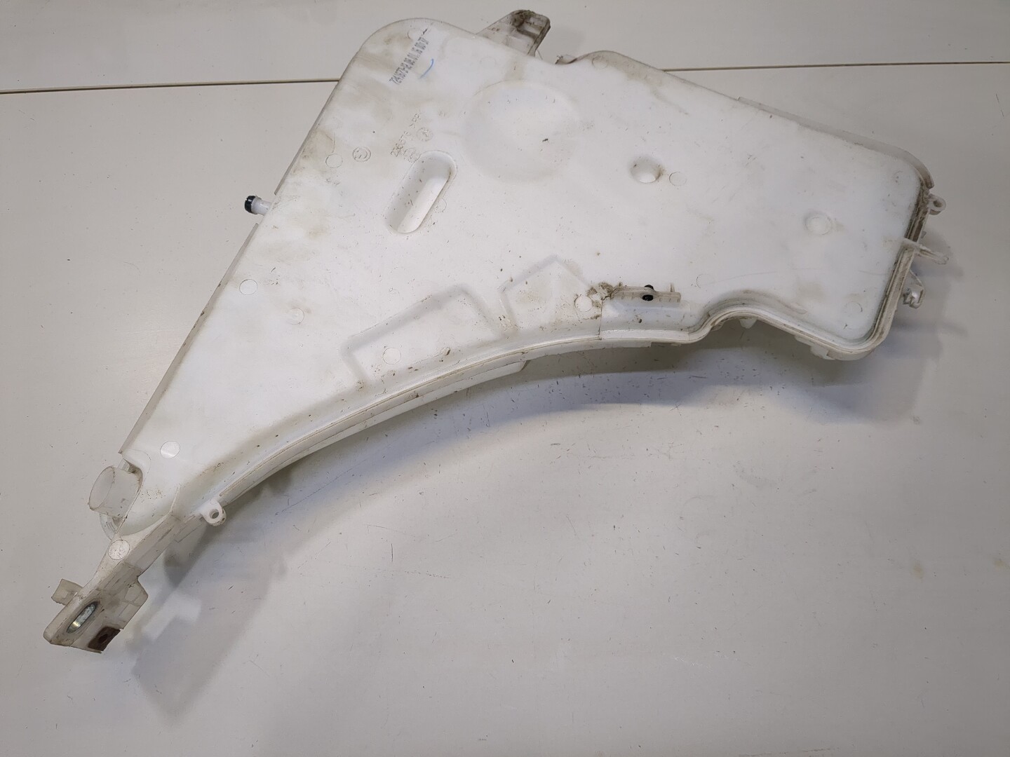 Бачок омывателя лобового стекла