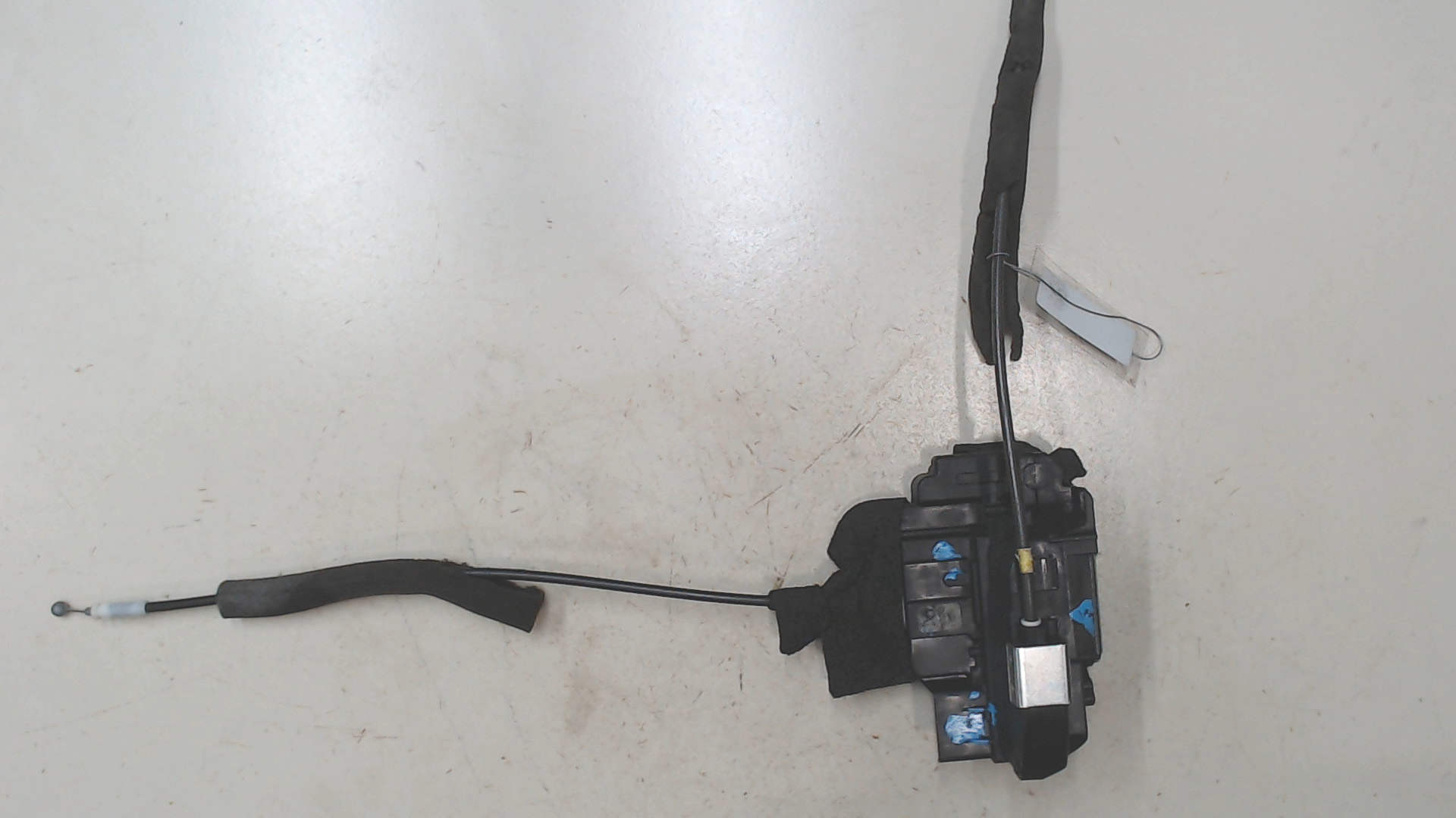 Замок двери задней левой