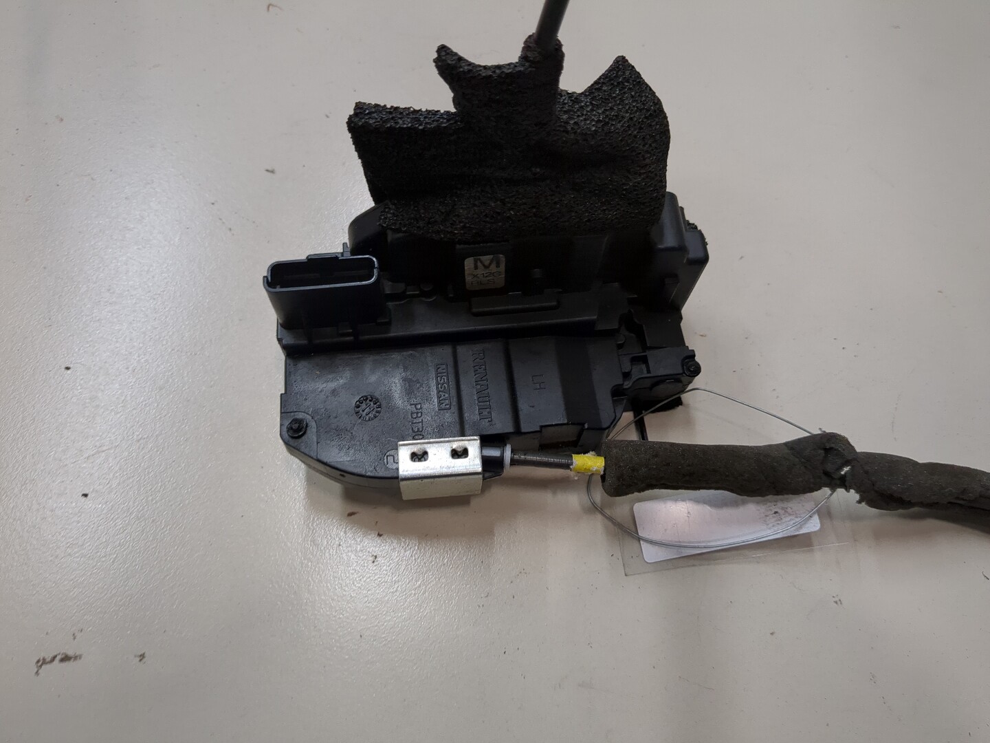 Замок двери задней левой