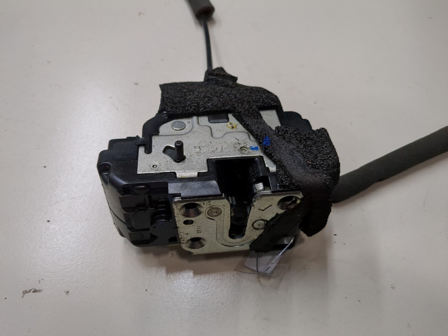 Замок двери задней правой