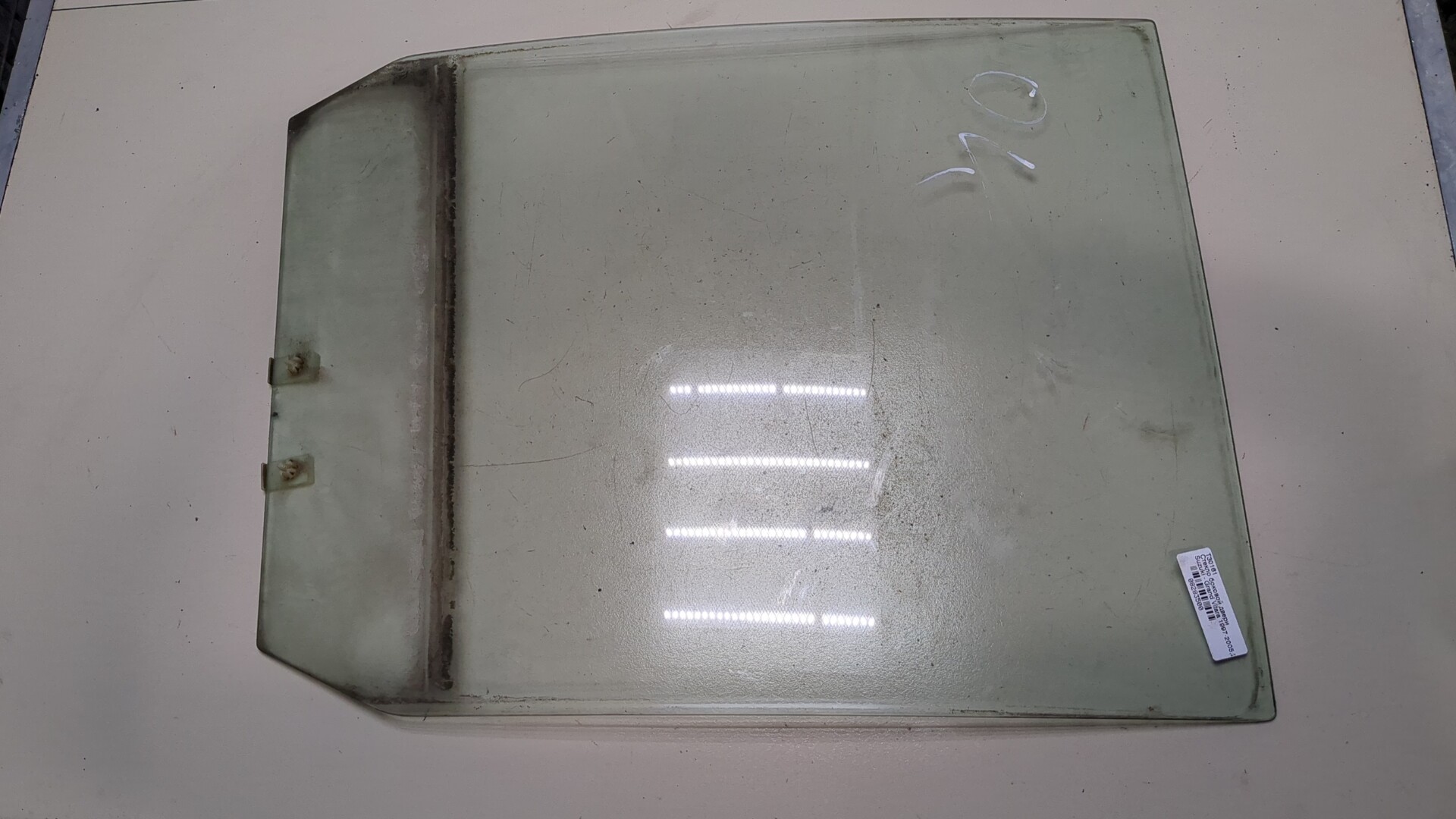 Стекло двери задней левой