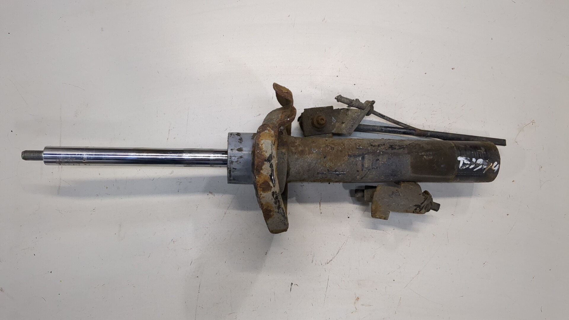 Амортизатор передний левый