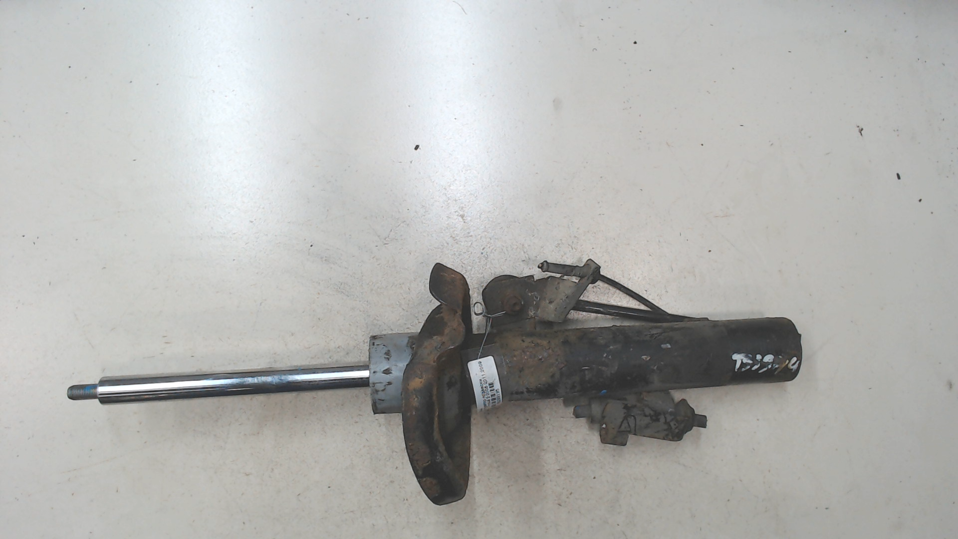 Амортизатор передний левый