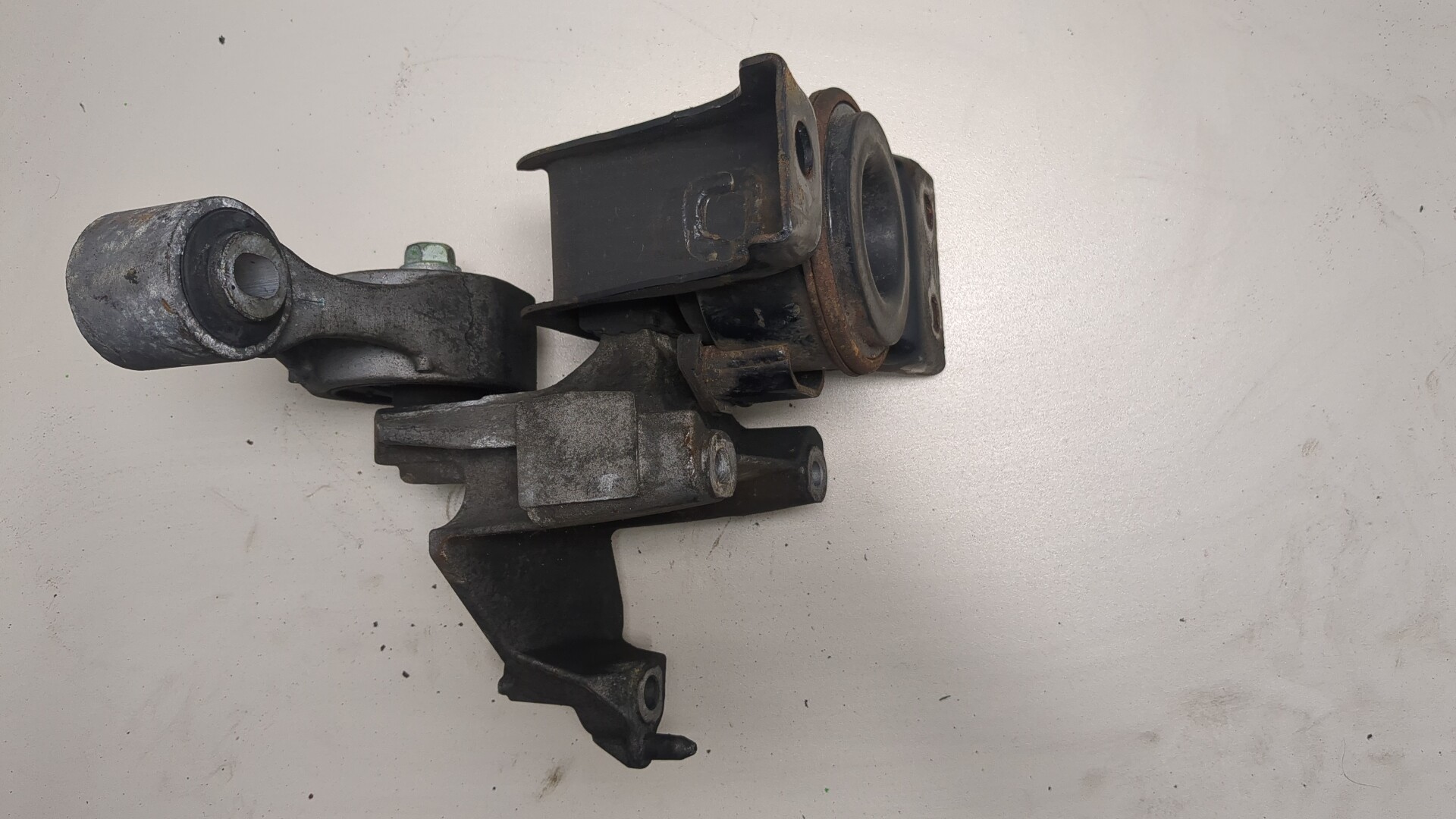 Опора двигателя