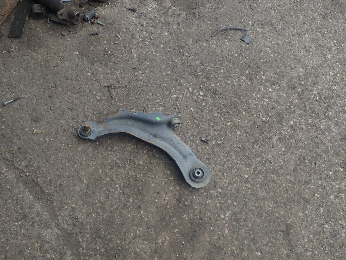 Рычаг передний