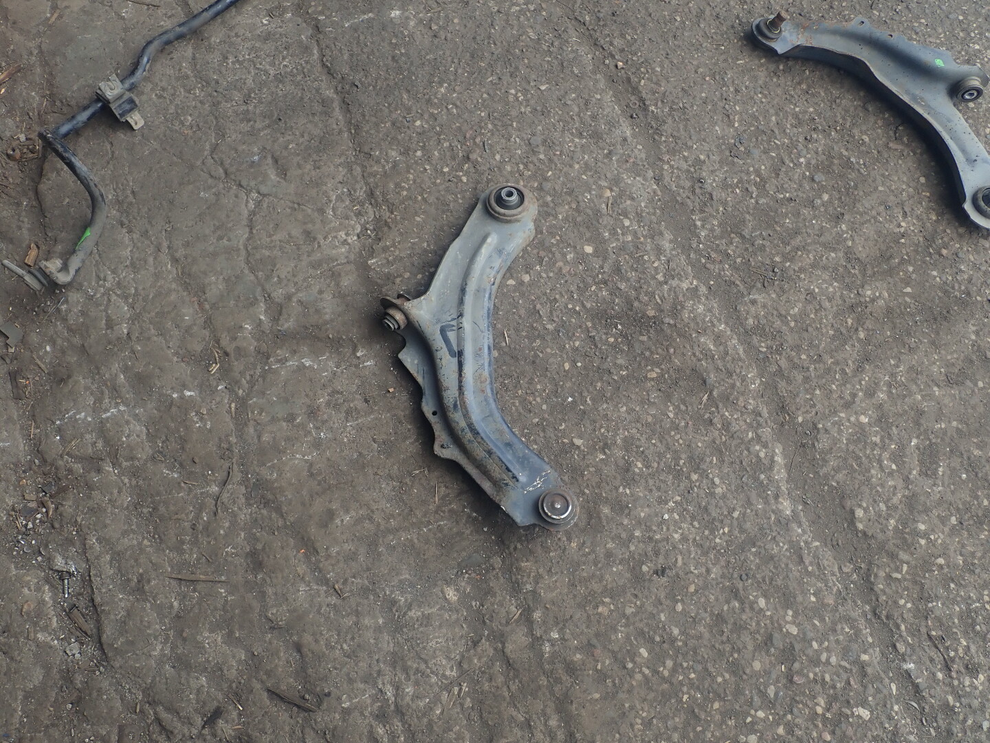 Рычаг передний