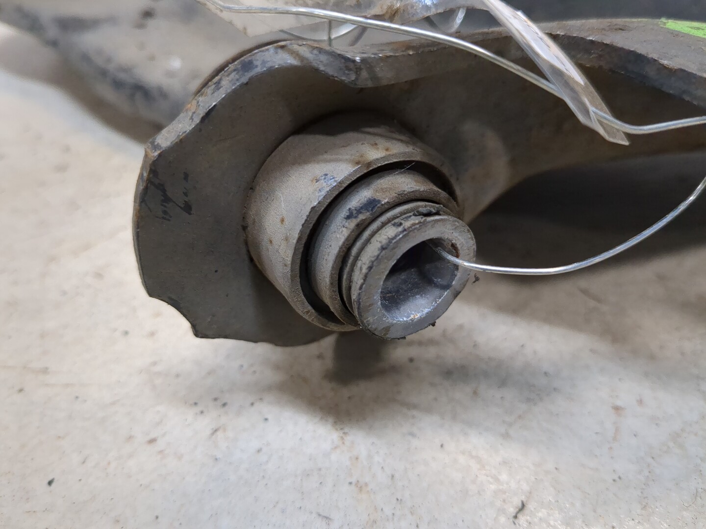 Рычаг передний