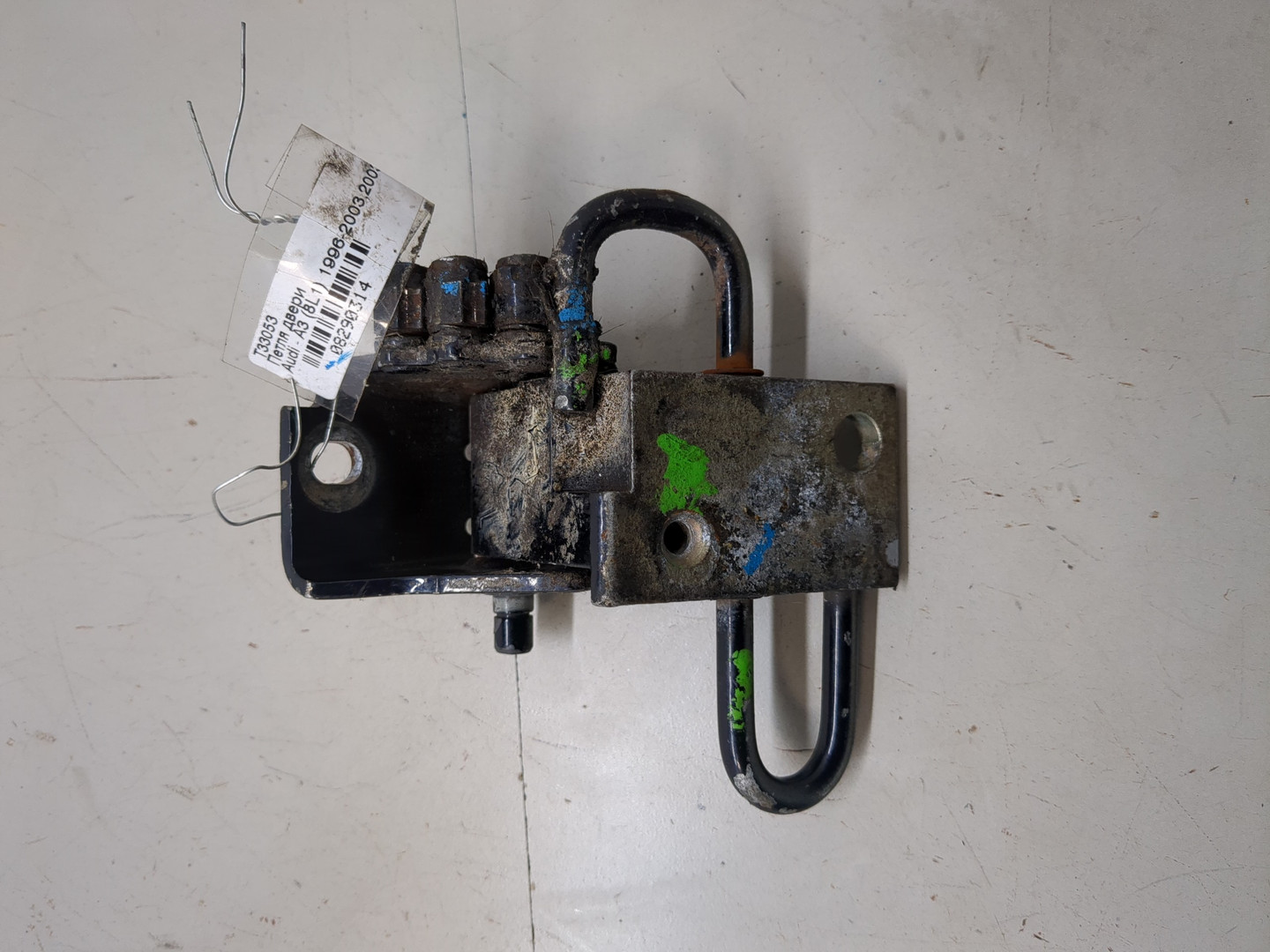 Петля двери