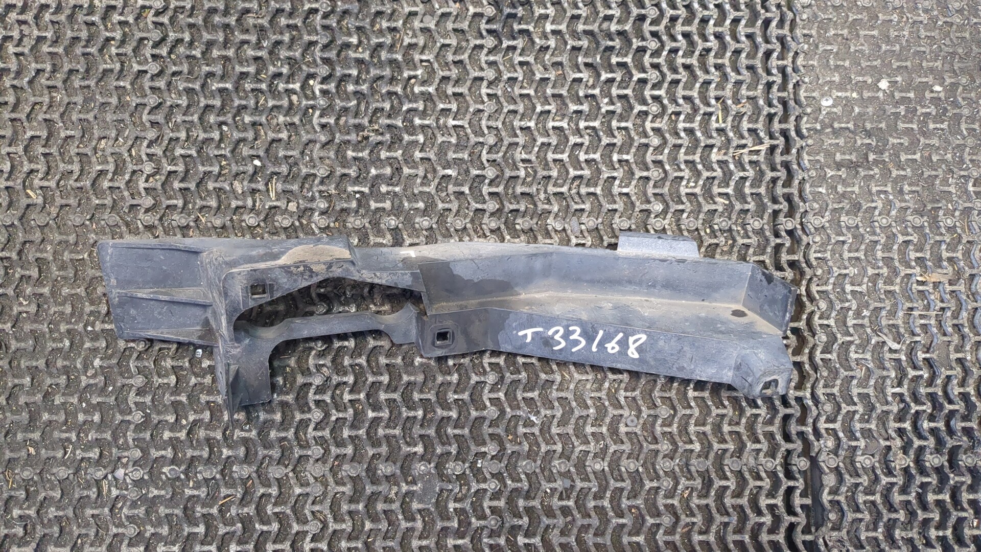 Кронштейн фар правый