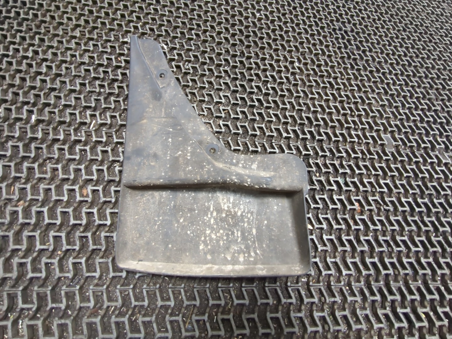 Брызговик задний правый