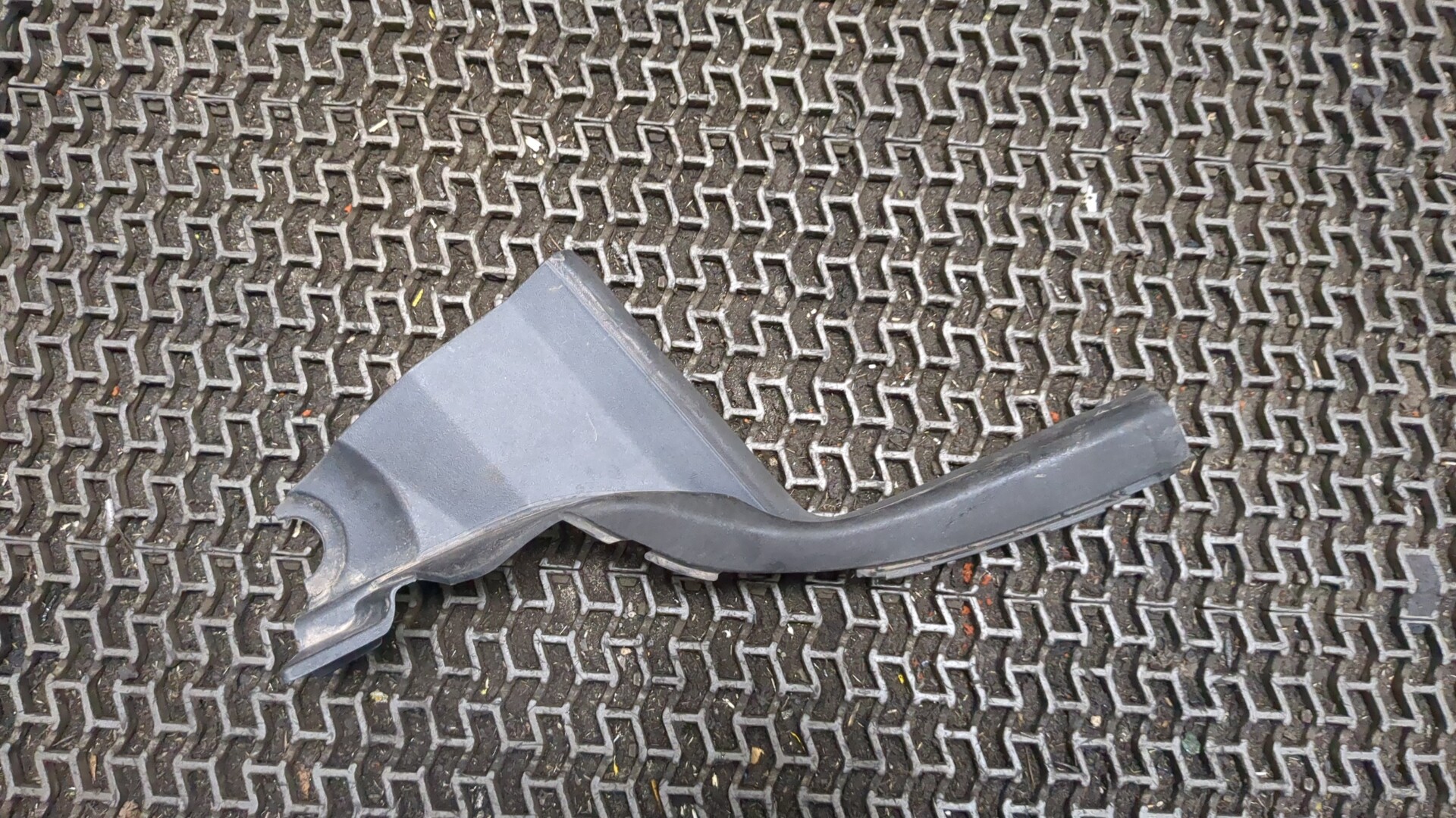 Решетка стеклоочистителей (Жабо)