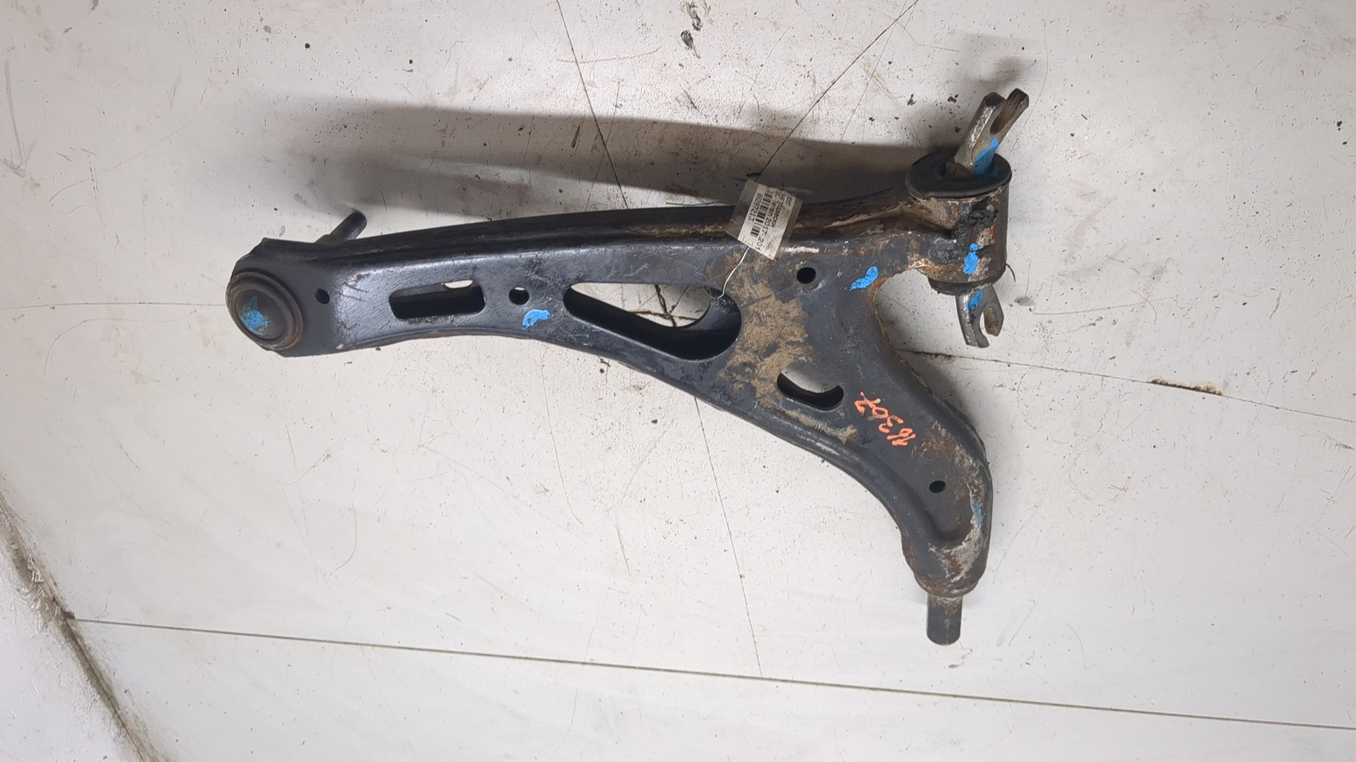 Рычаг передний правый