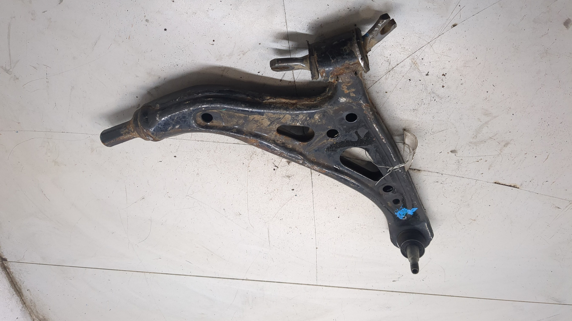 Рычаг передний правый