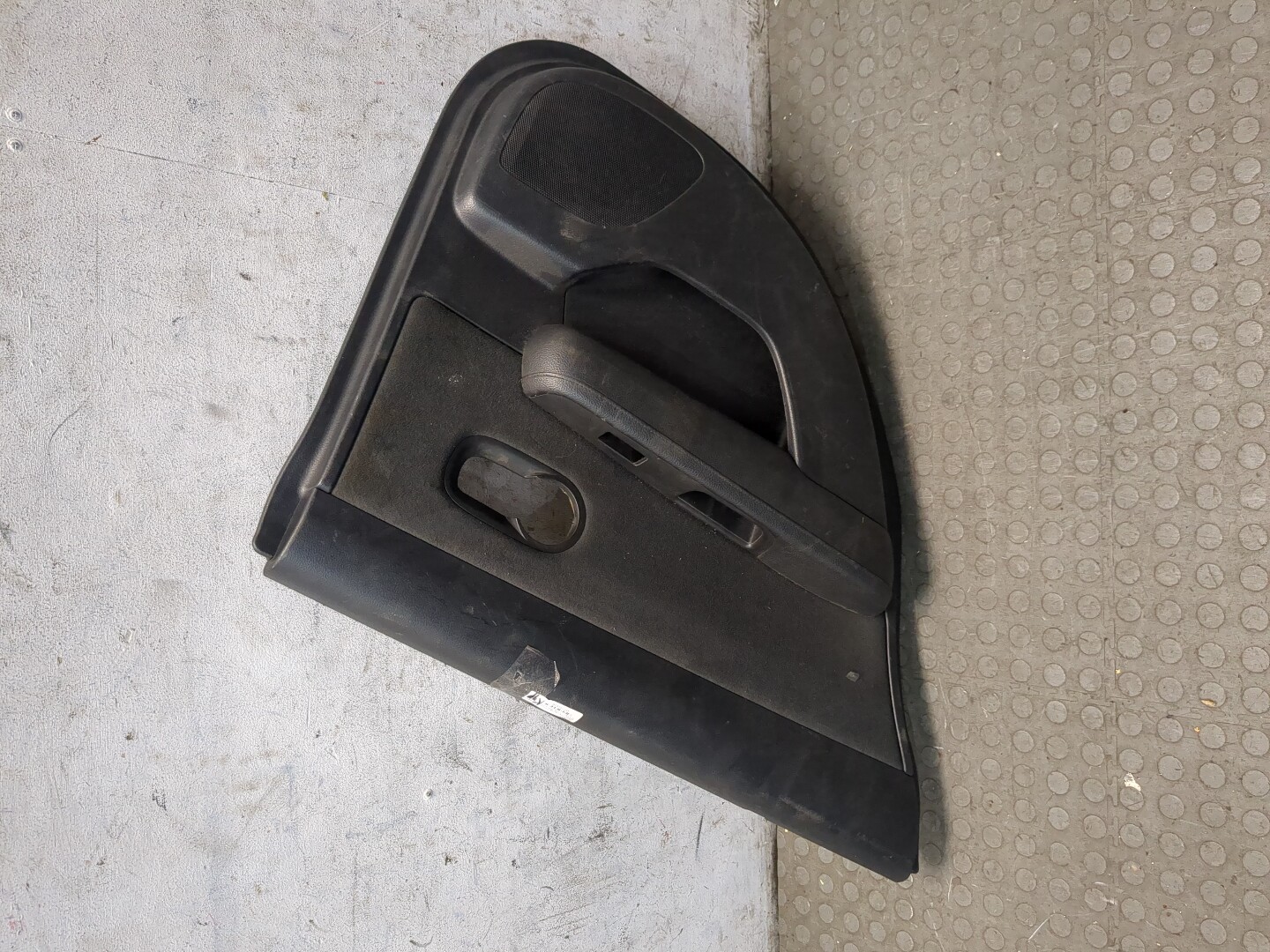 Обшивка двери задней левой