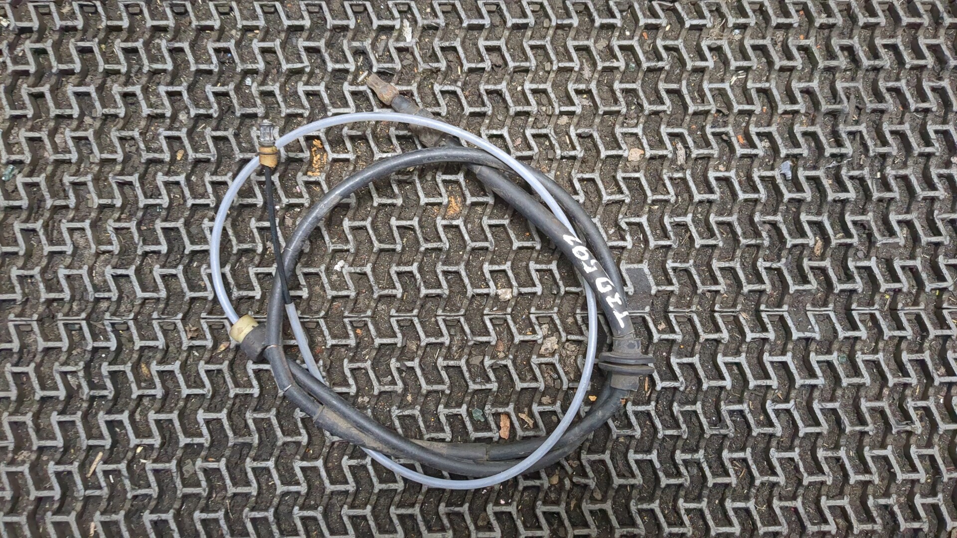 Трос стояночного тормоза