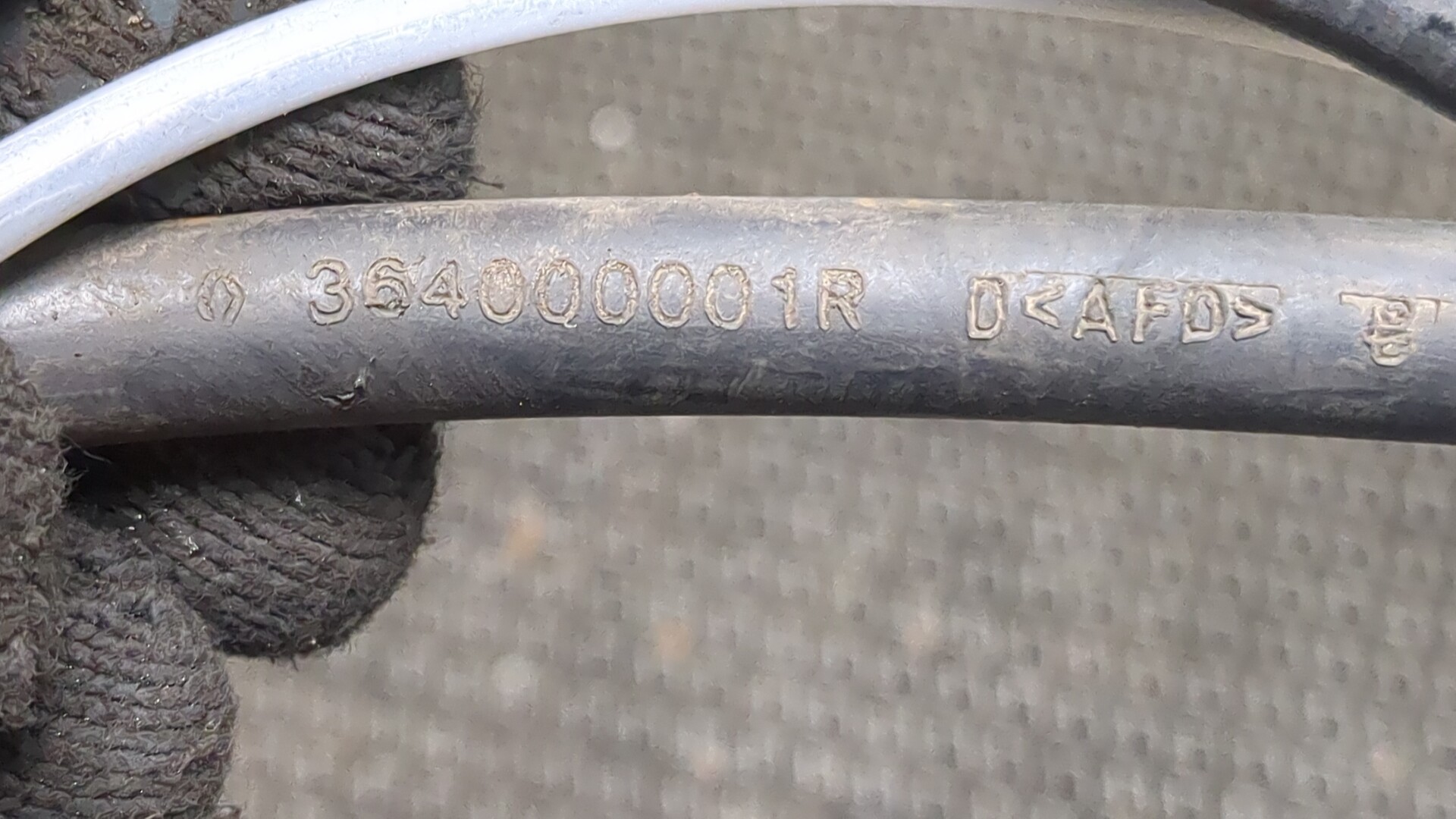 Трос стояночного тормоза