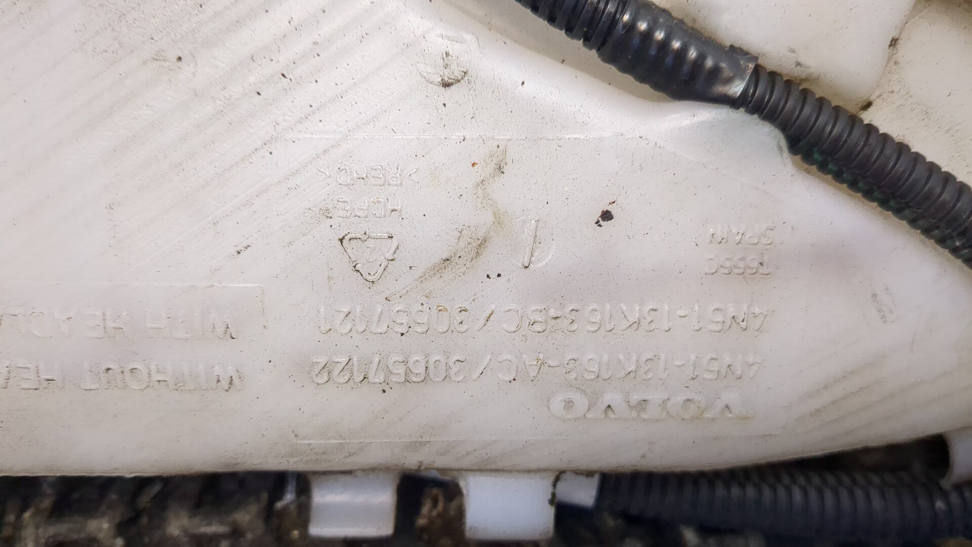 Бачок омывателя лобового стекла