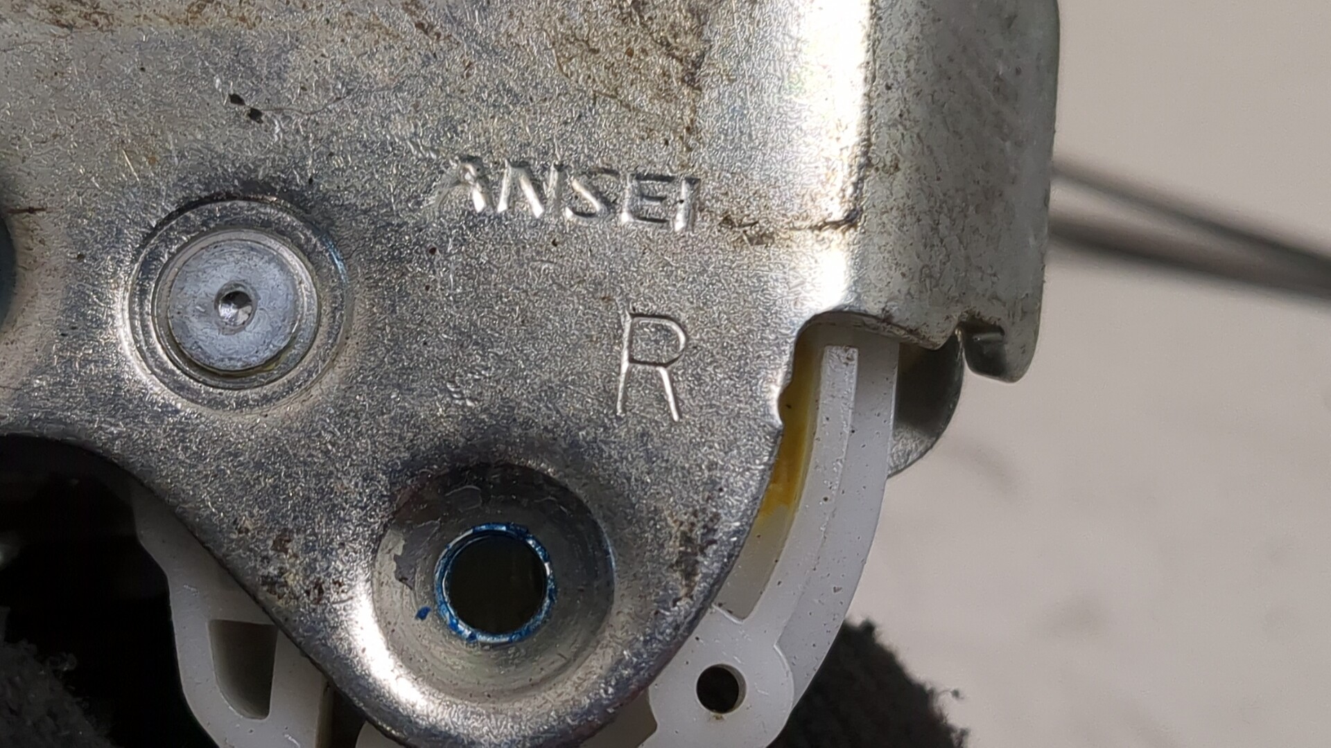 Замок двери задней правой