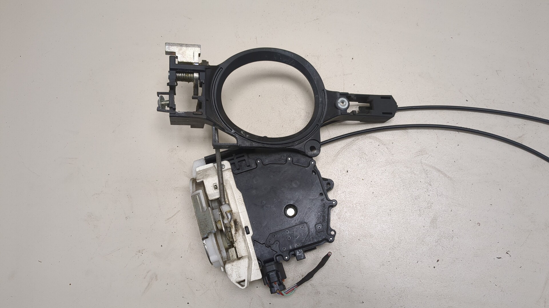 Замок двери задней правой