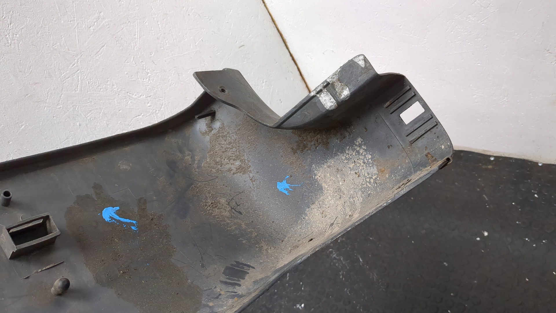 Накладка заднего бампера правая