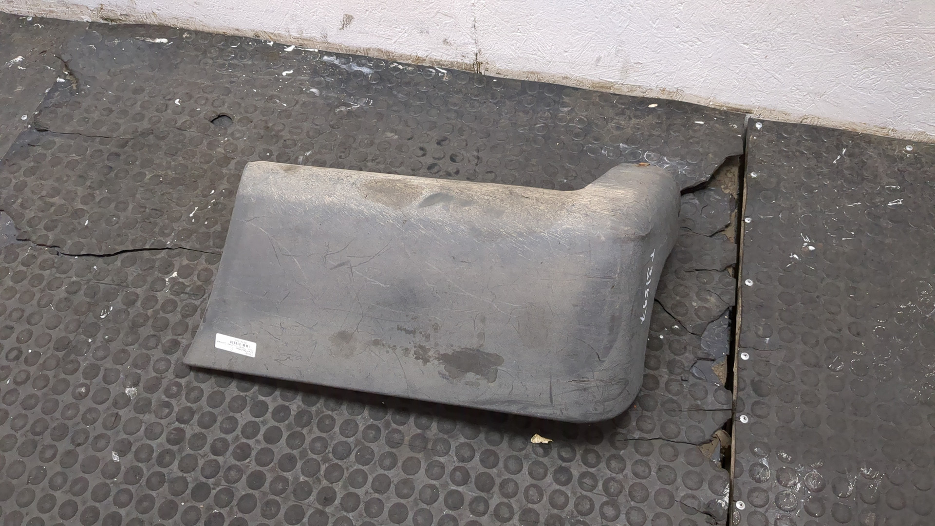 Накладка заднего бампера правая