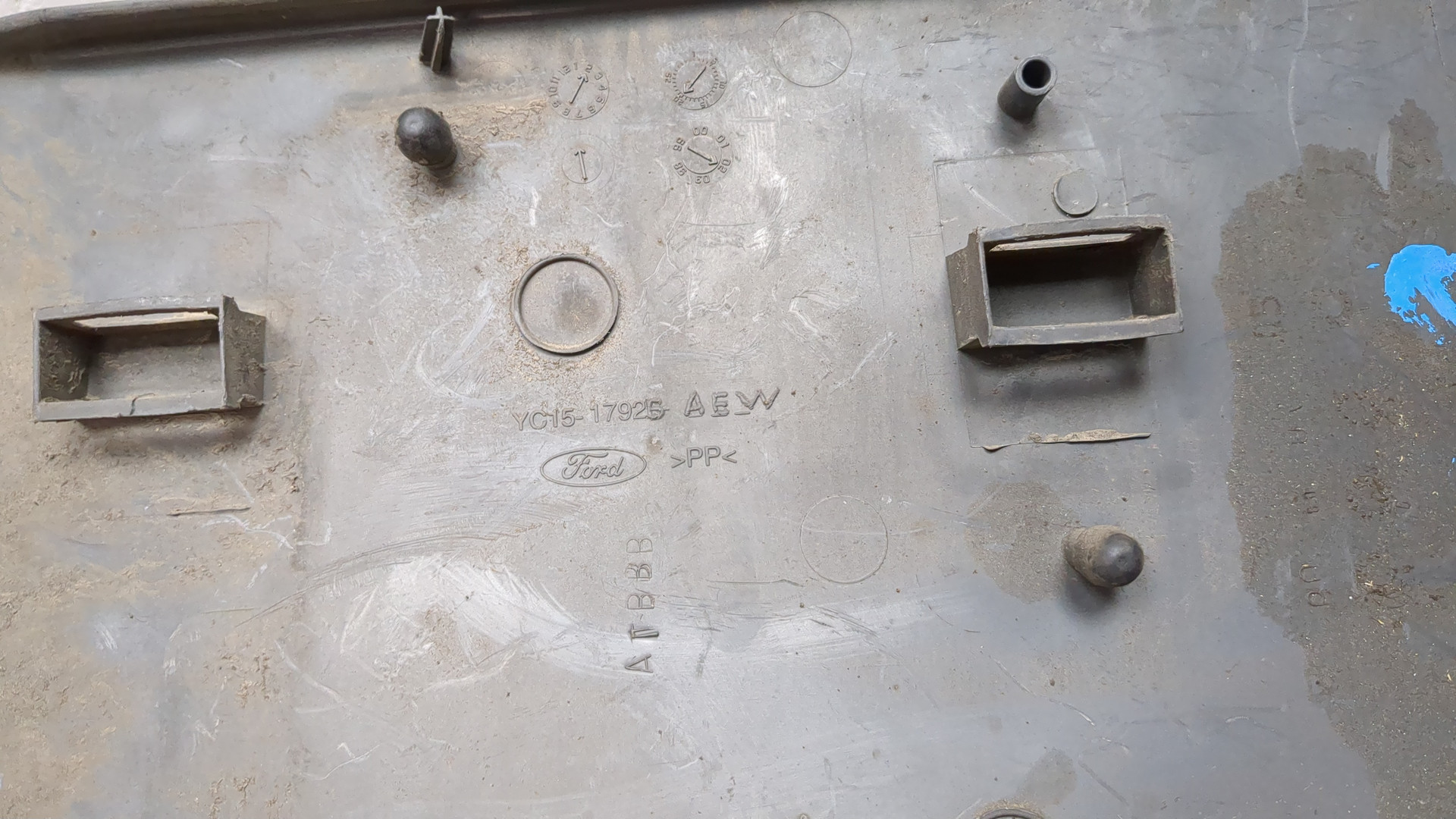 Накладка заднего бампера правая