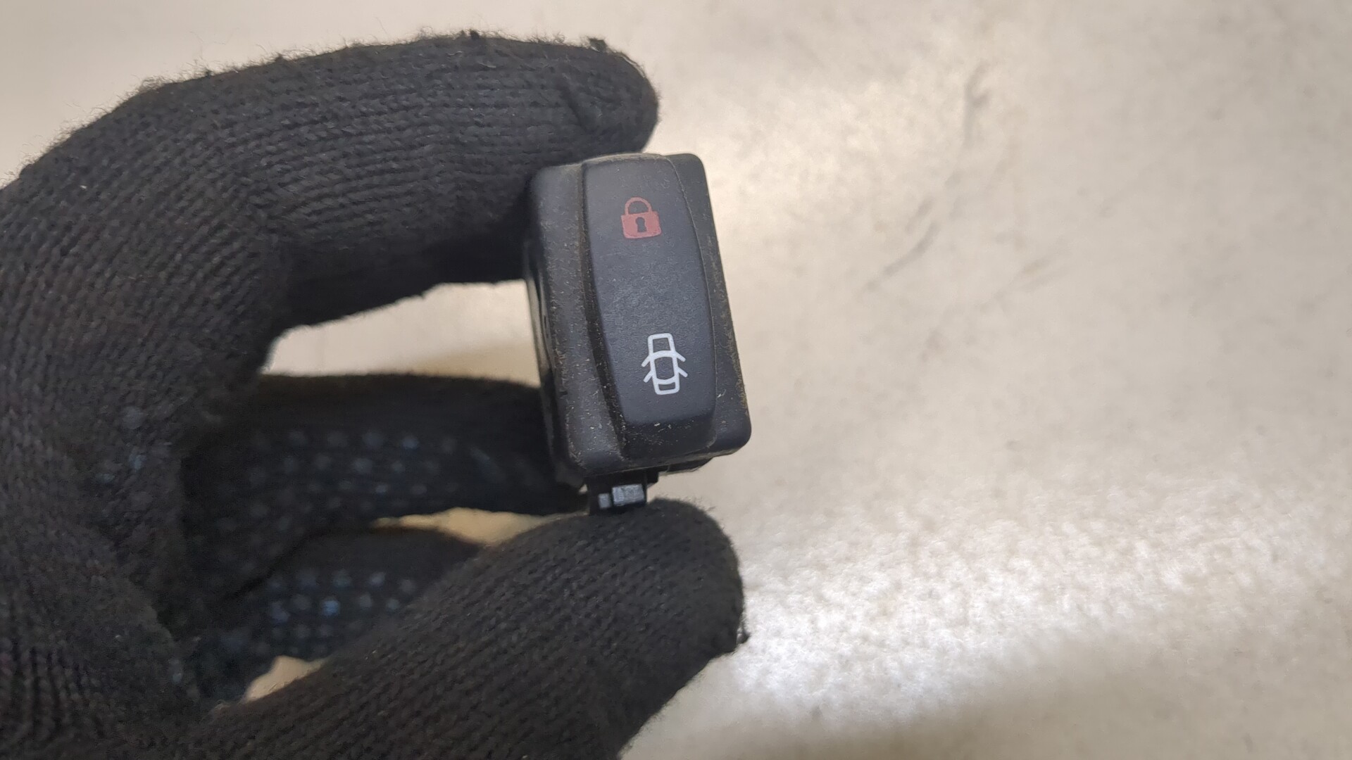 Кнопка открывания двери