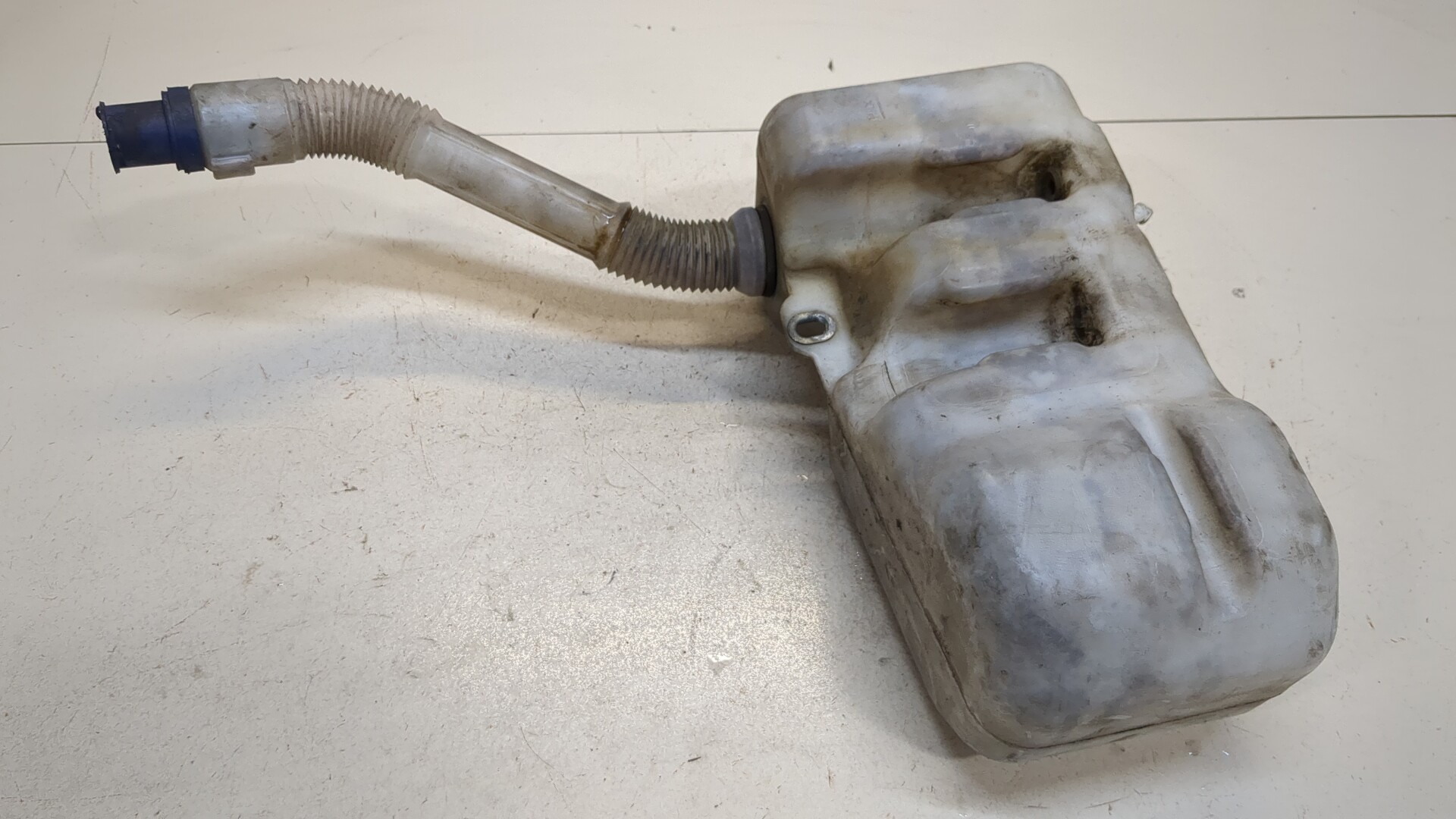 Бачок омывателя лобового стекла