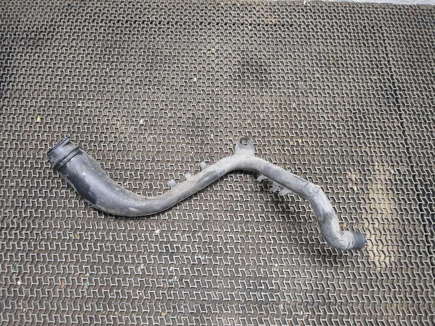 Горловина топливного бака