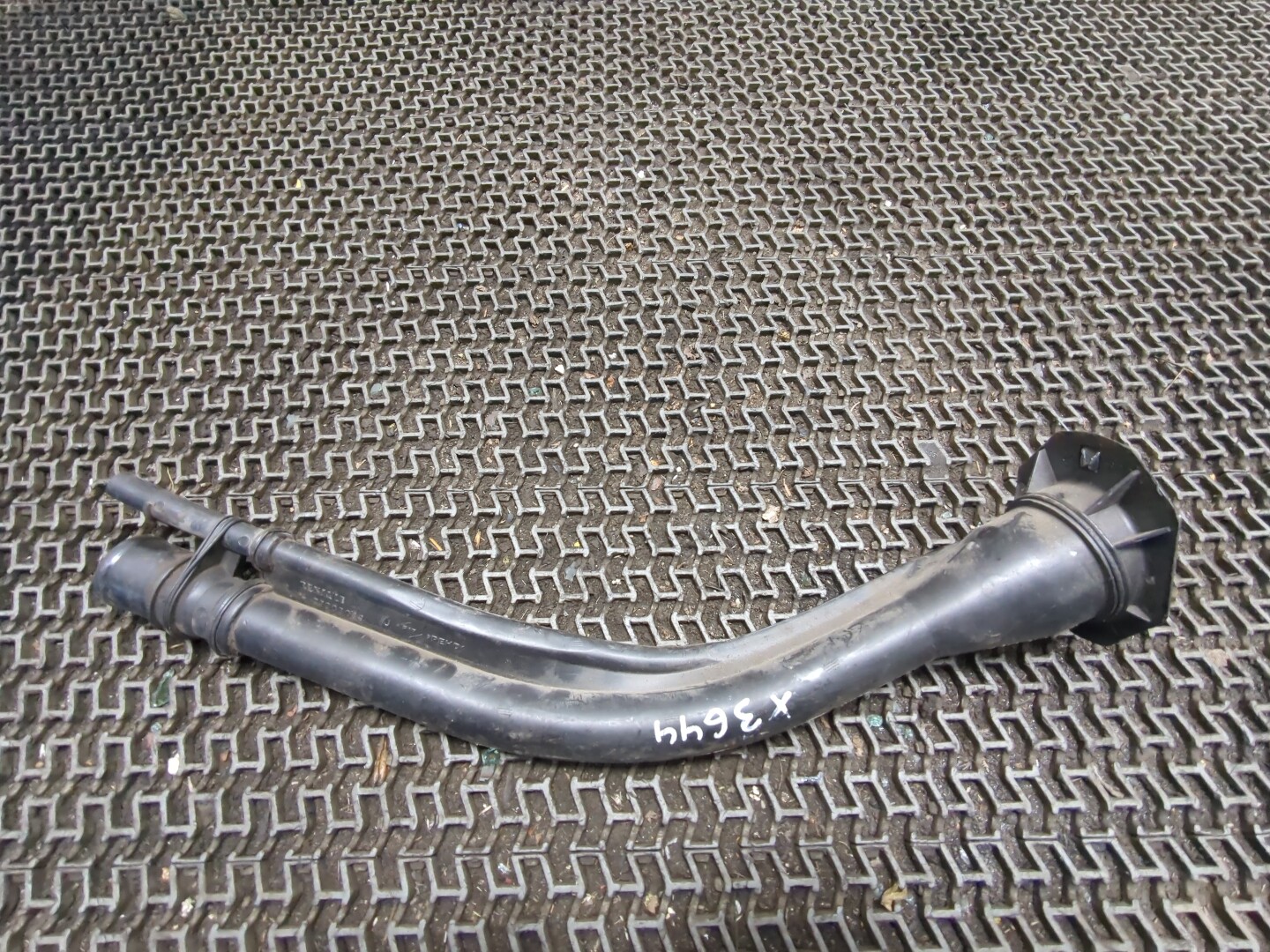 Горловина топливного бака