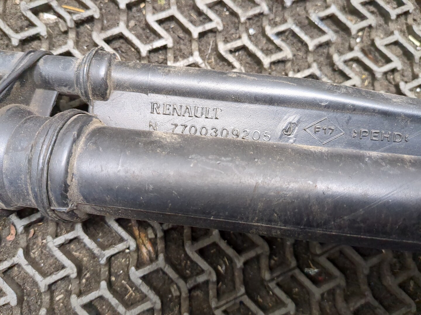 Горловина топливного бака