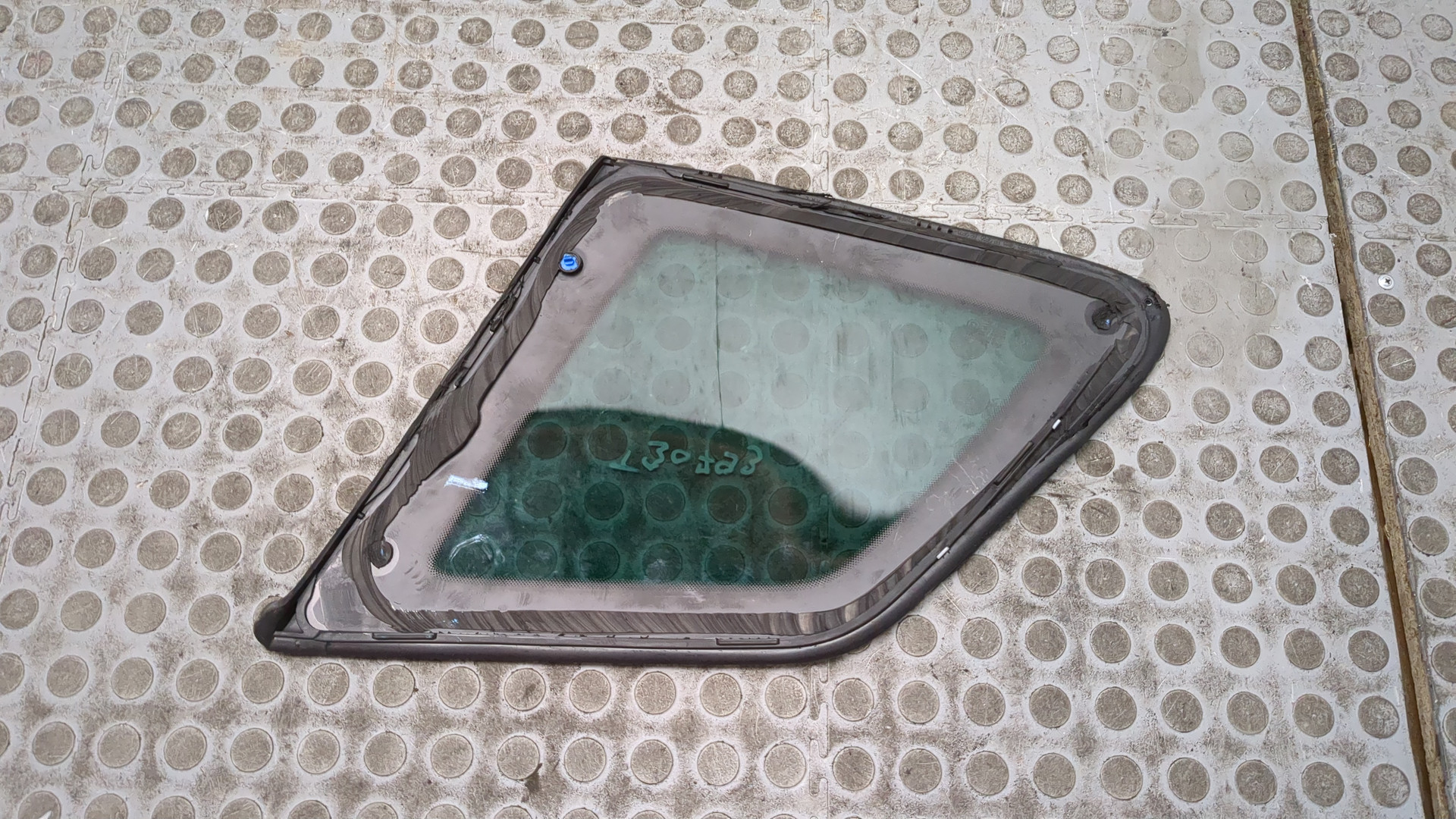 Стекло боковое