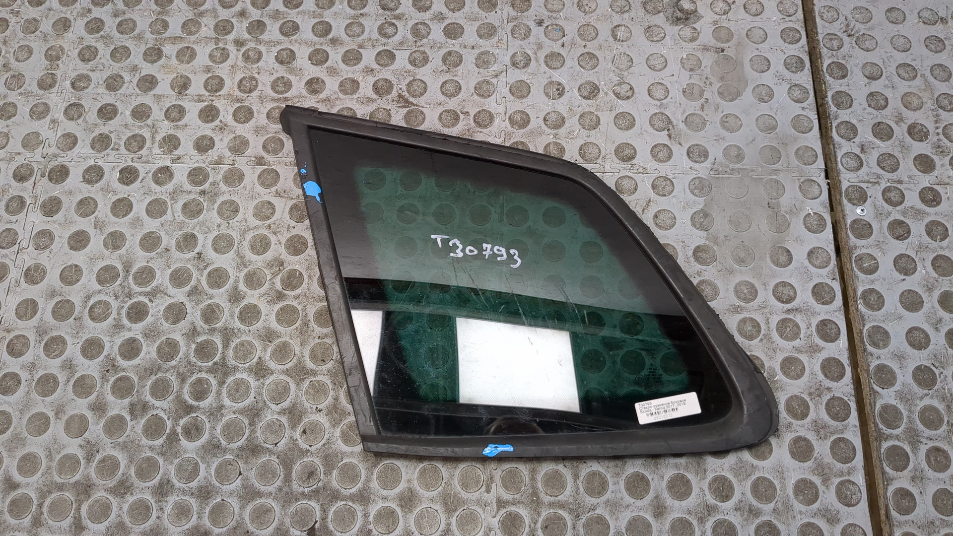 Стекло боковое