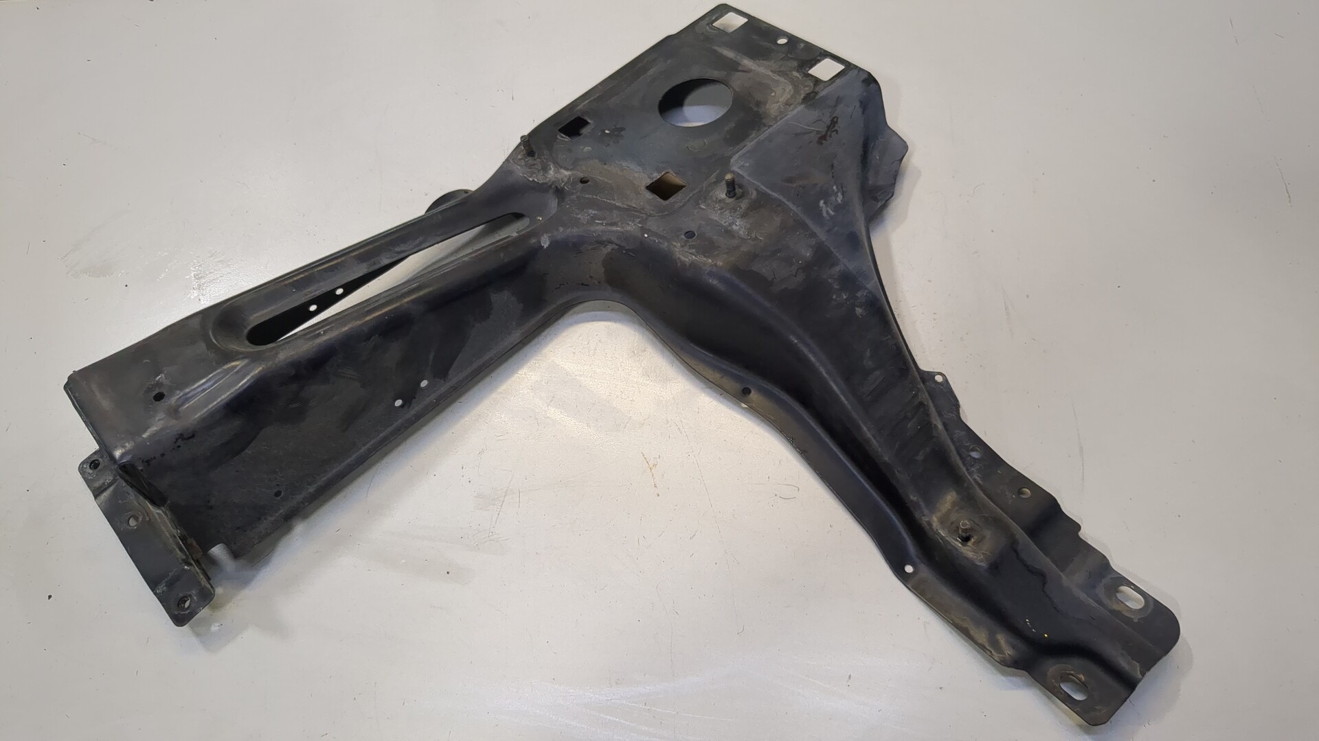 Кронштейн фар правый