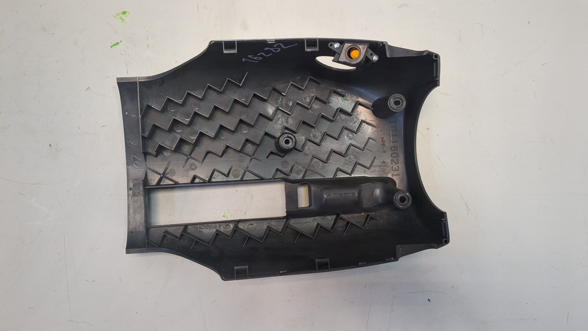 Кожух рулевой колонки