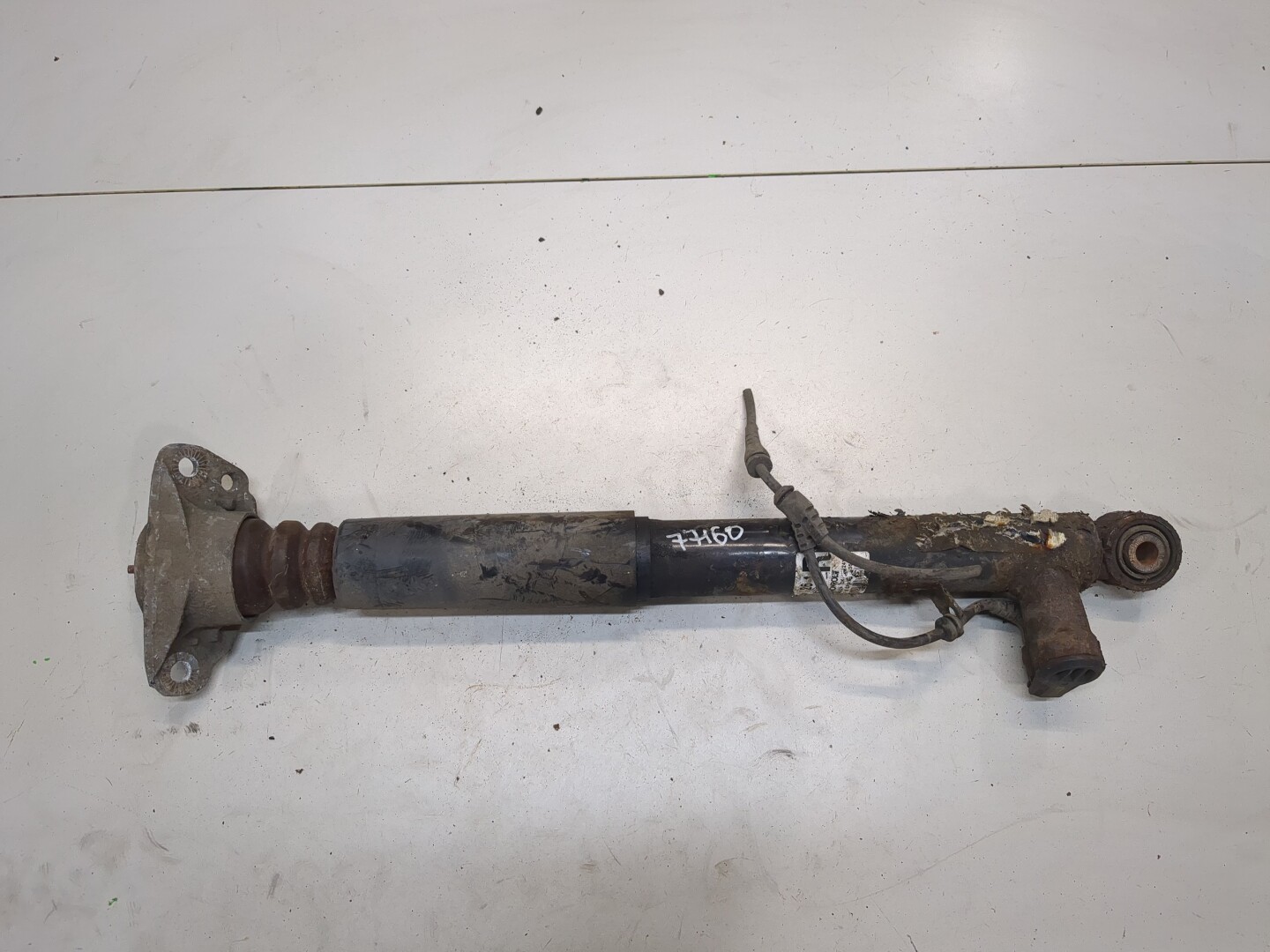 Амортизатор задний правый