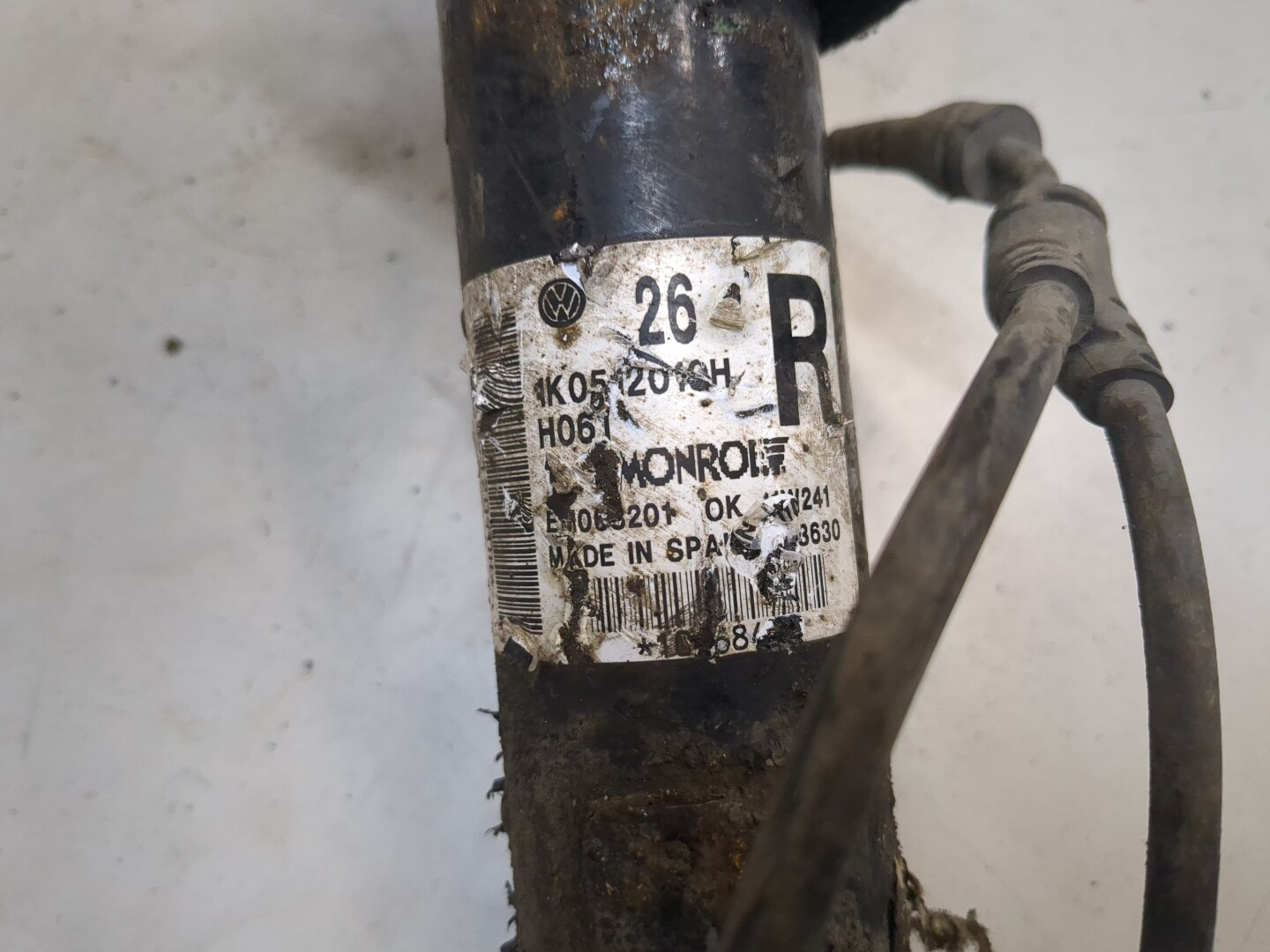 Амортизатор задний правый