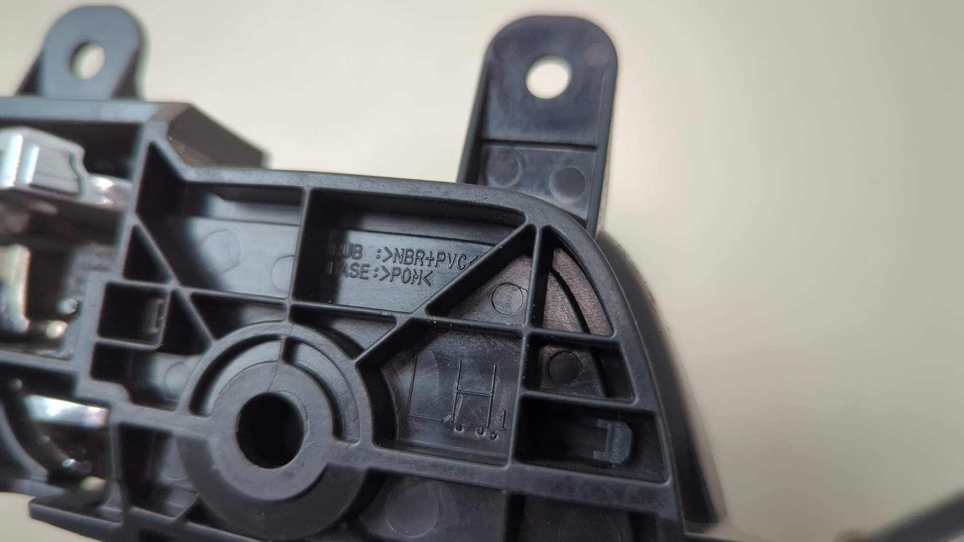 Ручка двери задней внутренняя левая