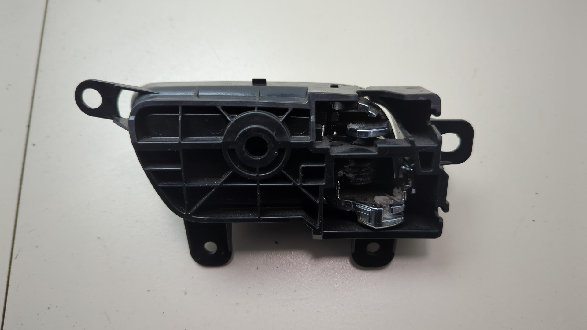 Ручка двери задней внутренняя левая