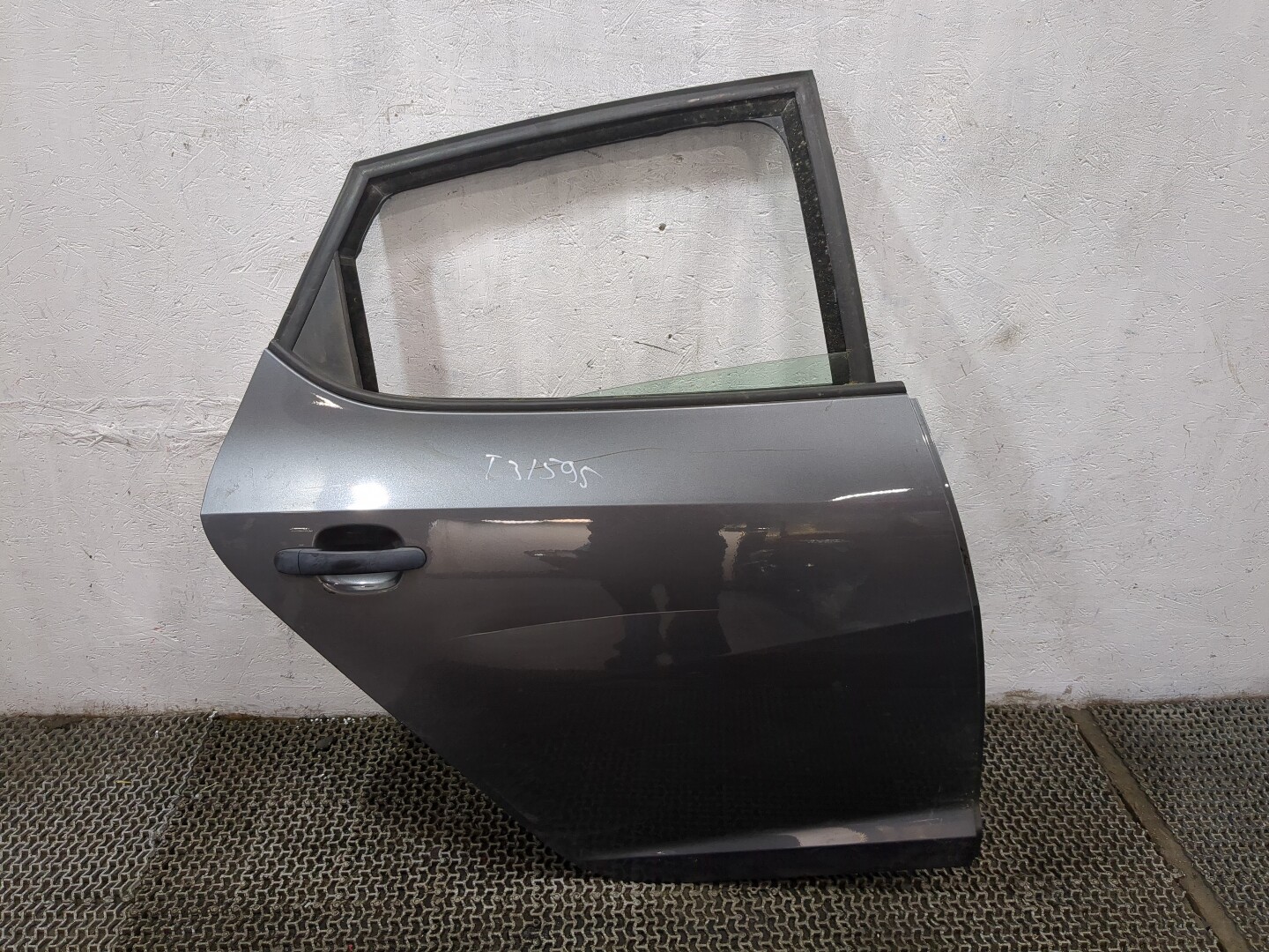 Дверь задняя правая