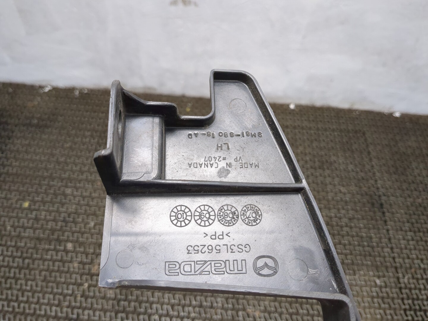 Воздуховод радиатора левый