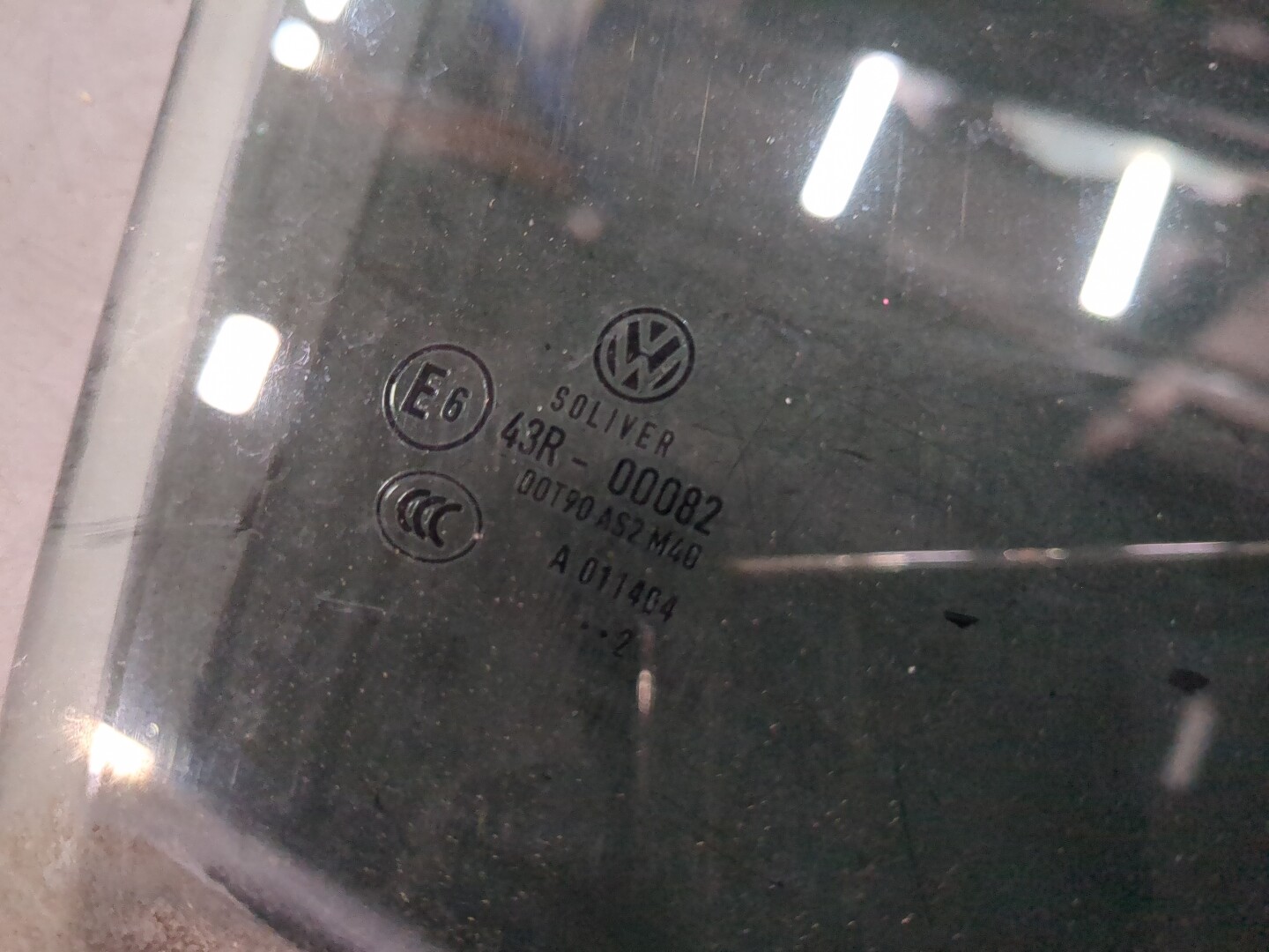 Стекло двери передней правой